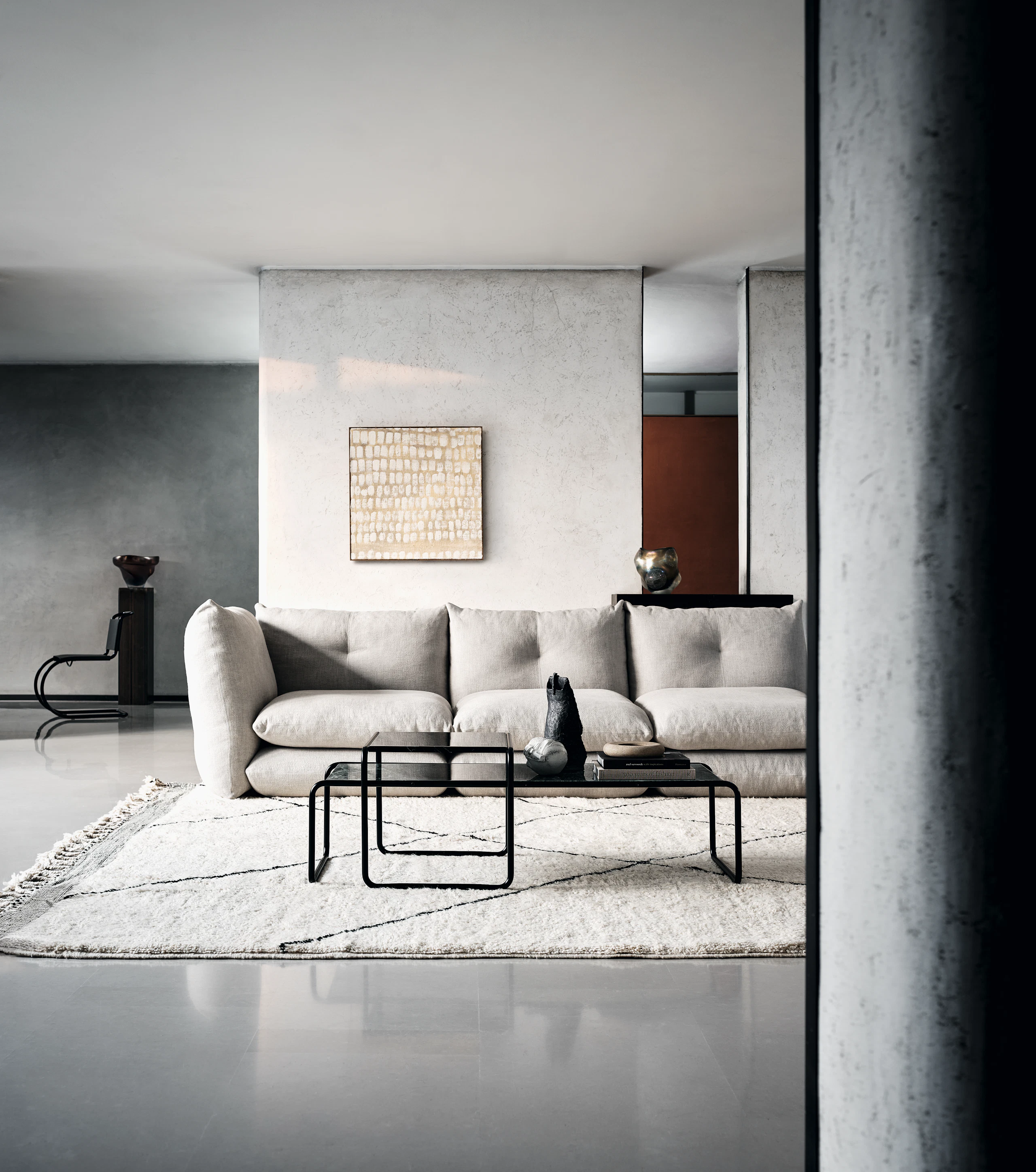 Pillo Sofa and Laccio Tables