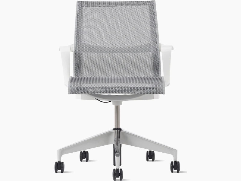 Front view of a Setu chair with a white frame, grey suspension and semi polished base.