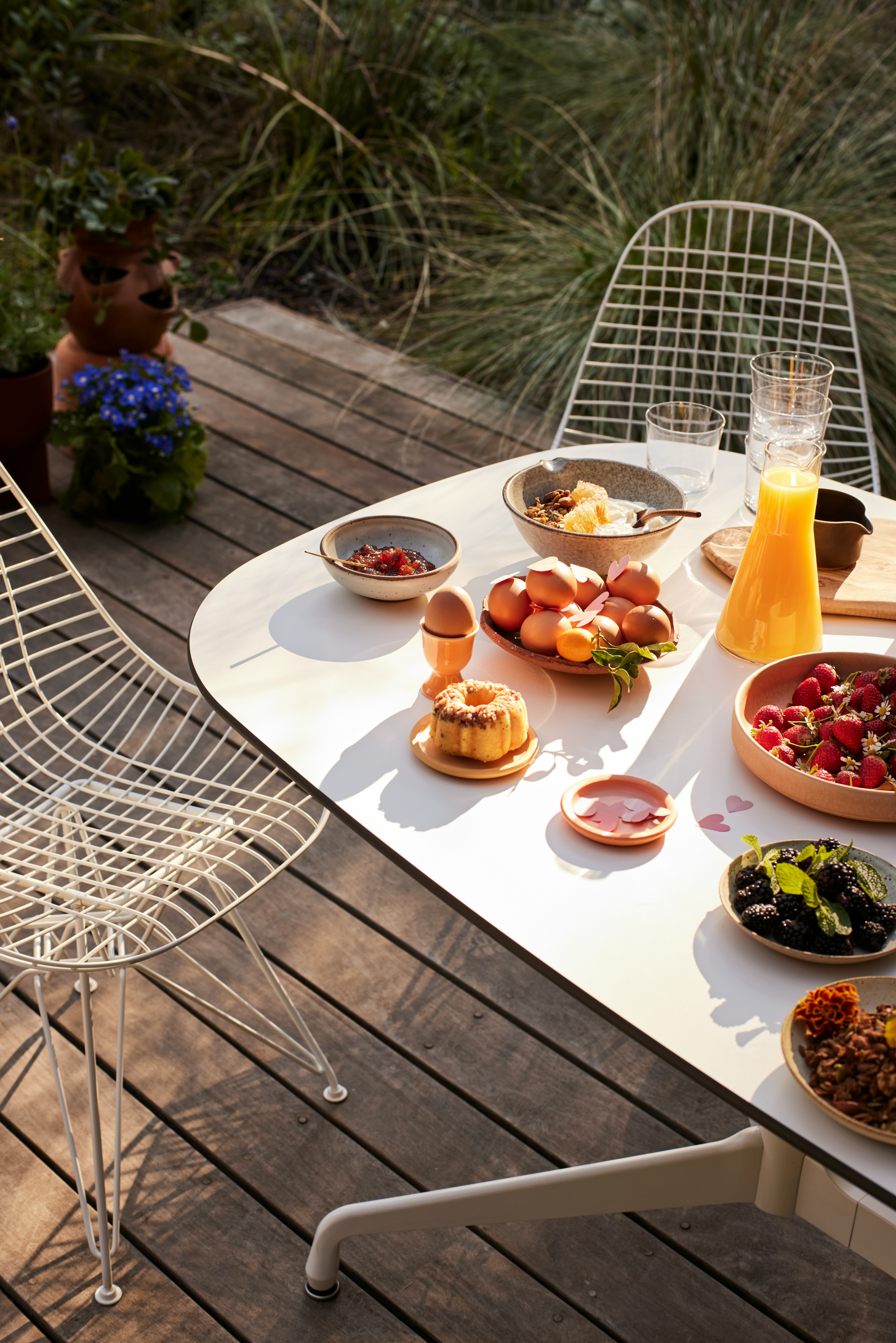 Eames Wire Base Chair and Eames Universal Table