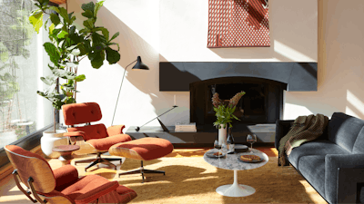 DWR Eames Lounge Chair e Mesa em pedestal Knoll