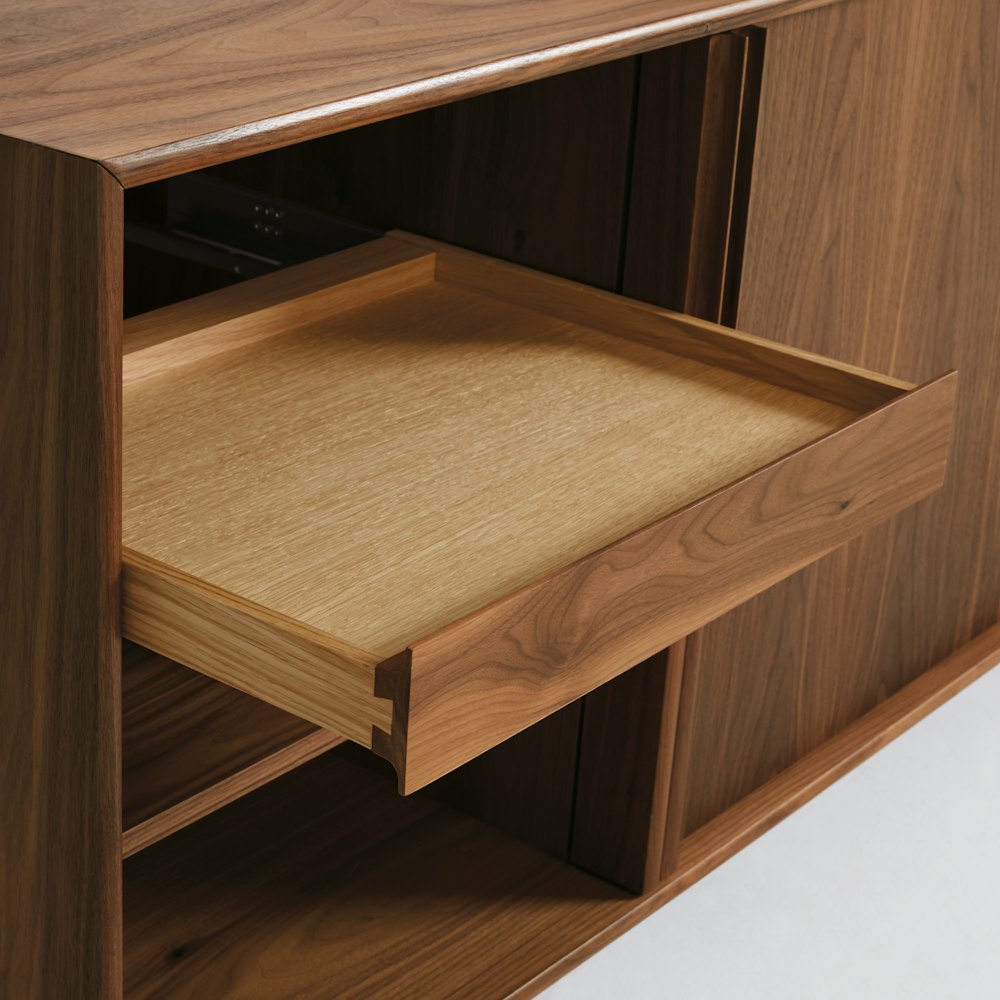 Edel Credenza
