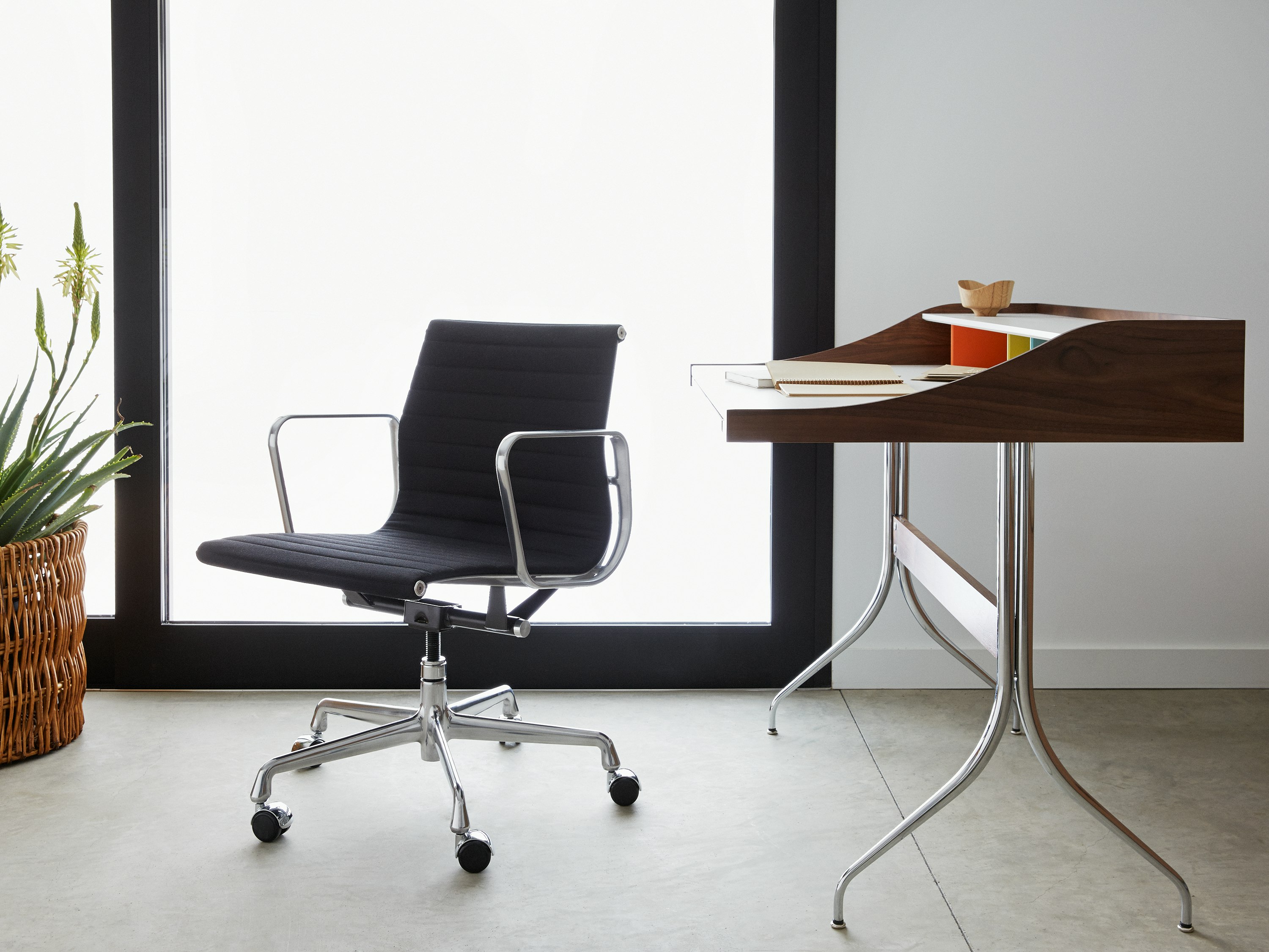 Nelson Swag Leg Desk – Herman Miller Store