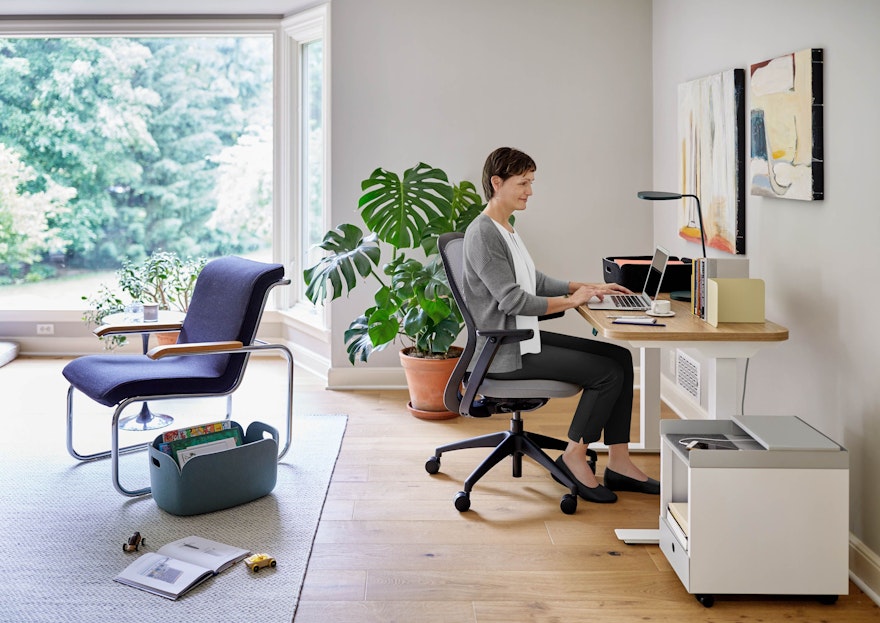 Hipso Adjustable Standing Desk 51" x 24" Knoll