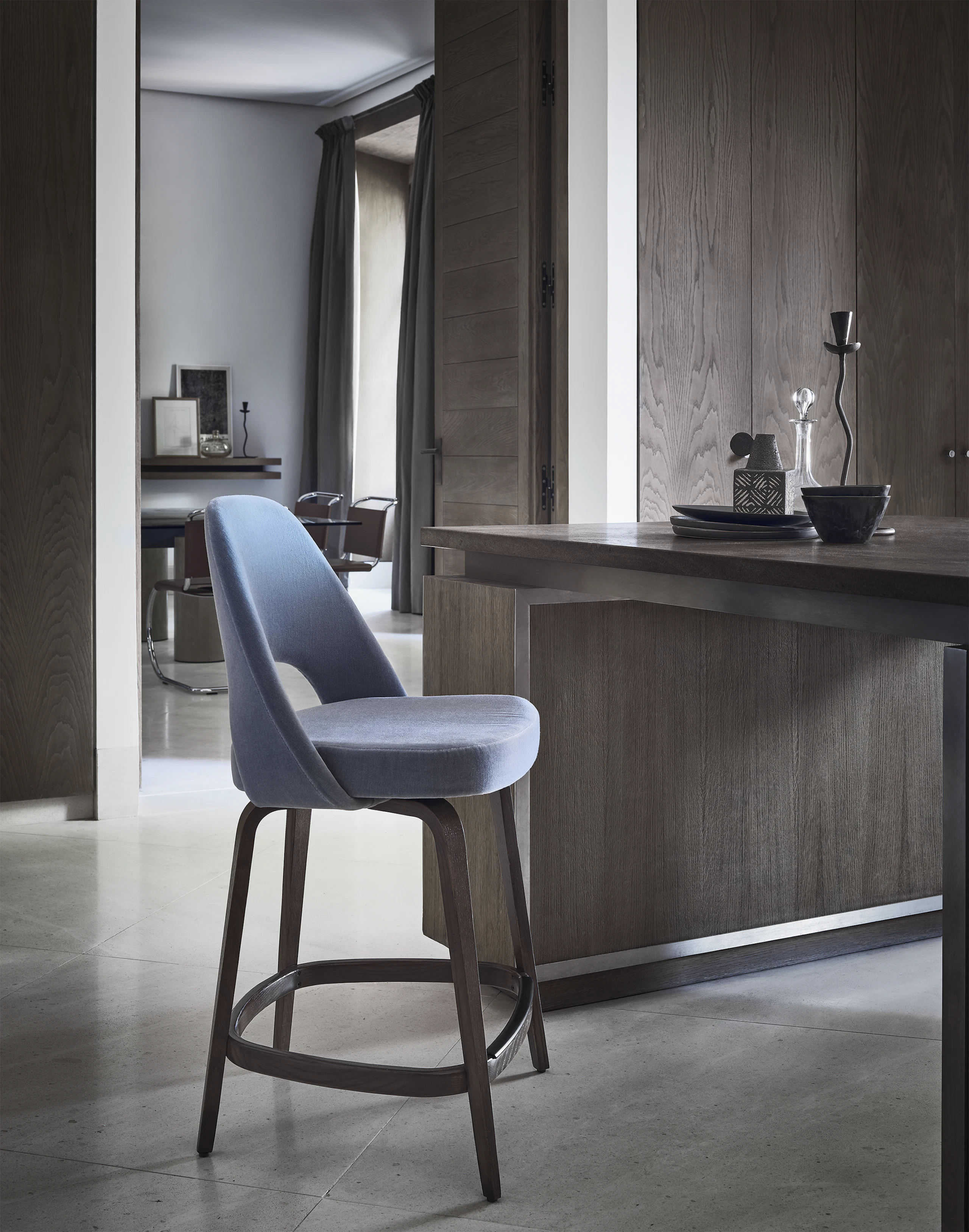 Saarinen Executive Stool, Barcelona Chair