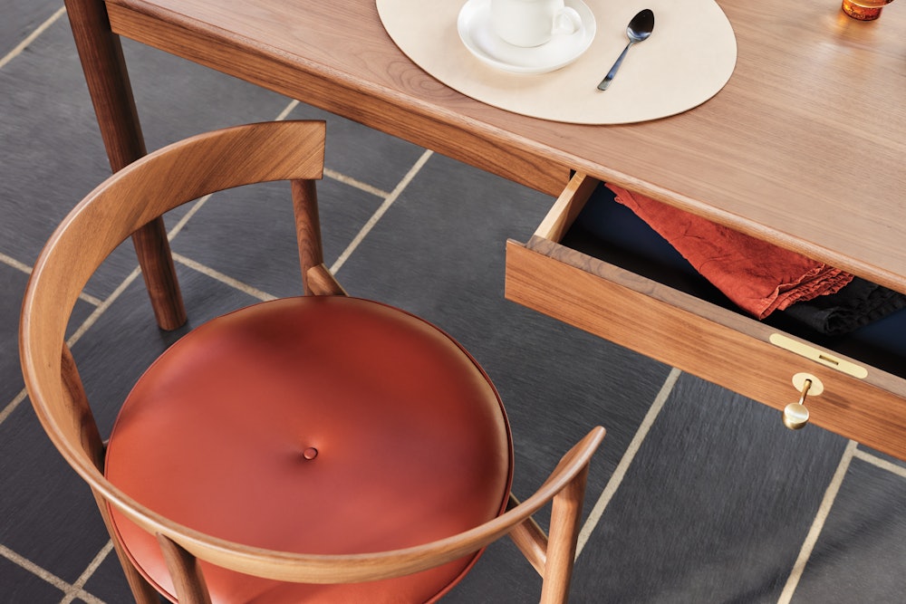 Comma Dining Chair