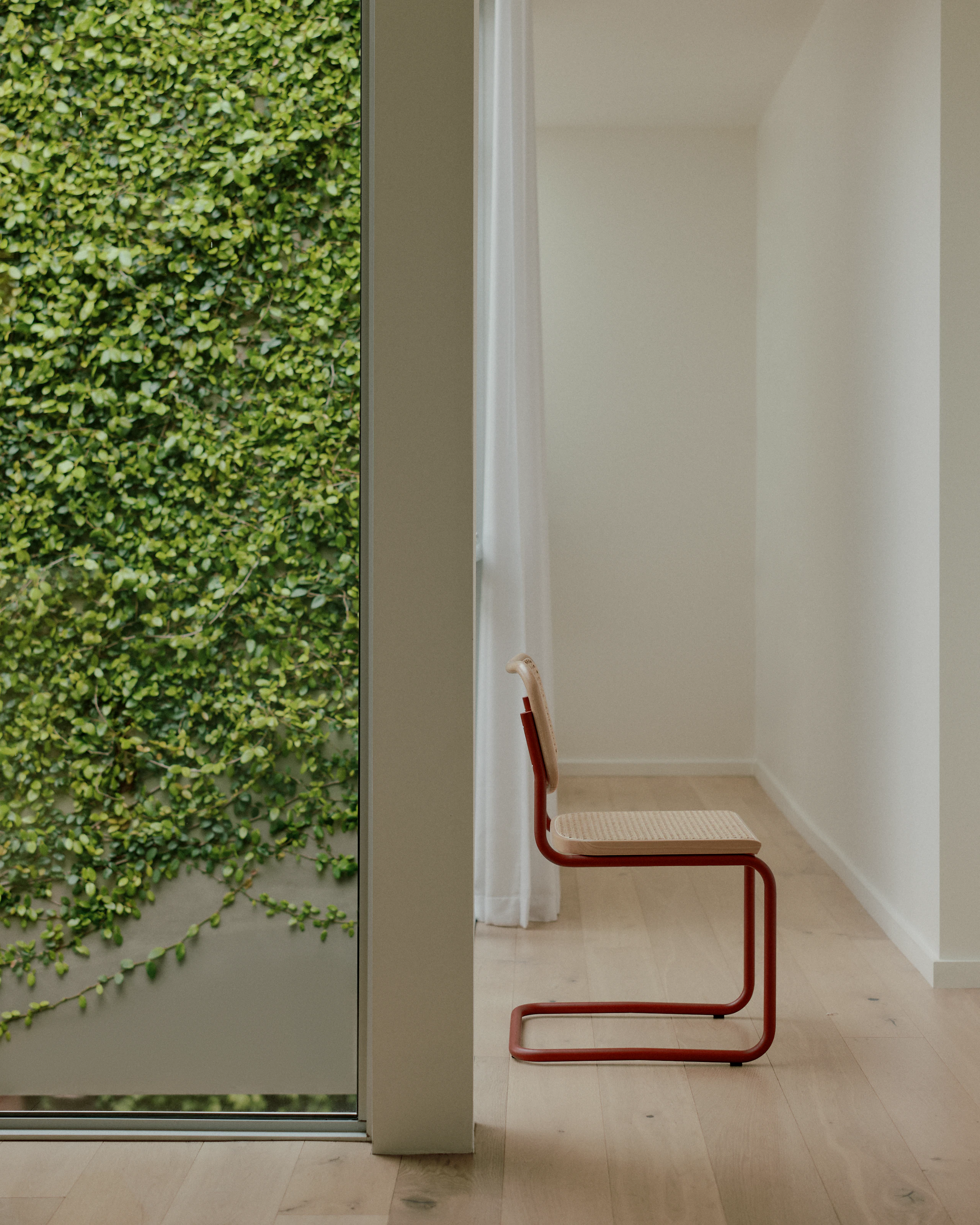 Cesca Chair in natural cane with red frame