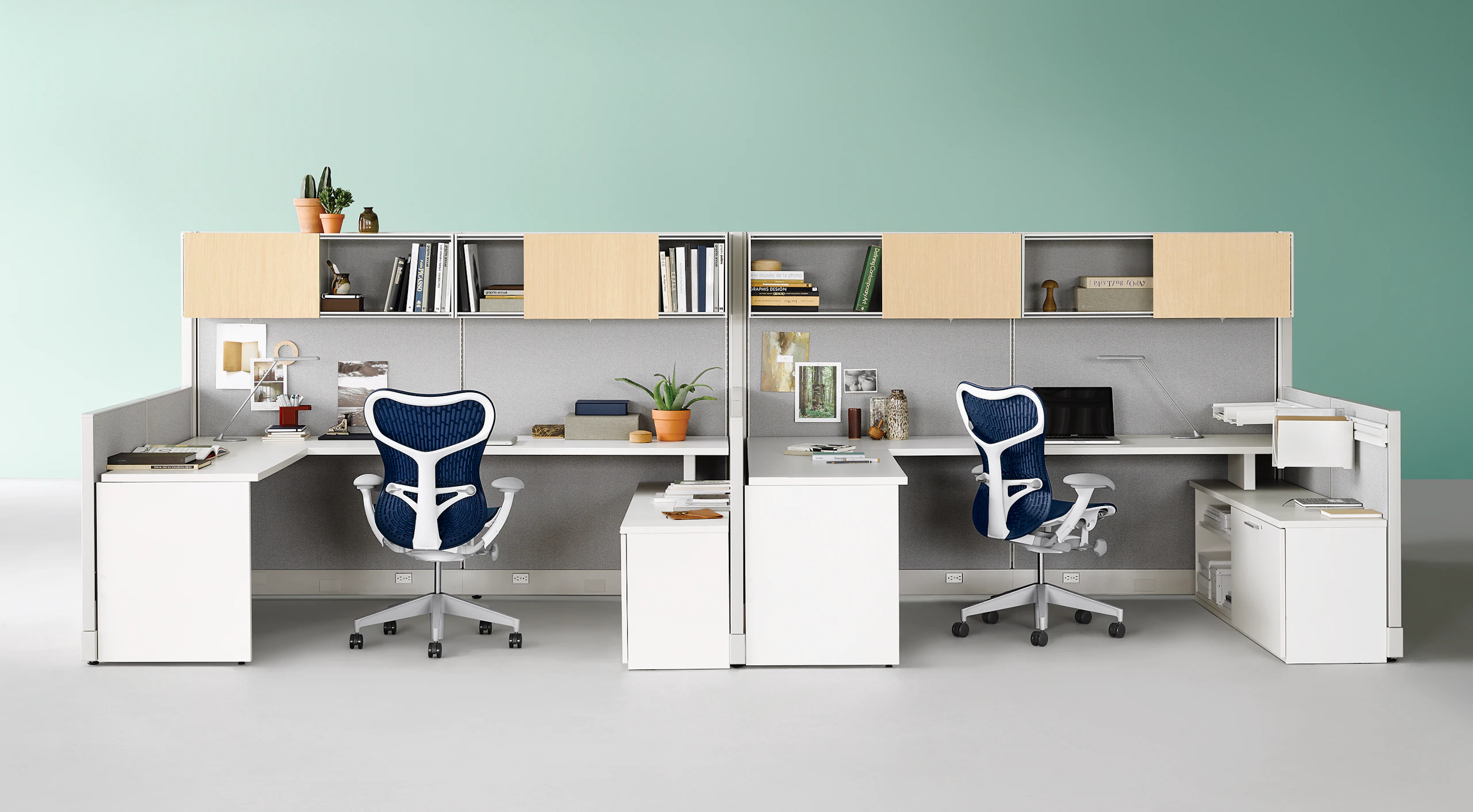 Action Office with Mirra 2 Chairs