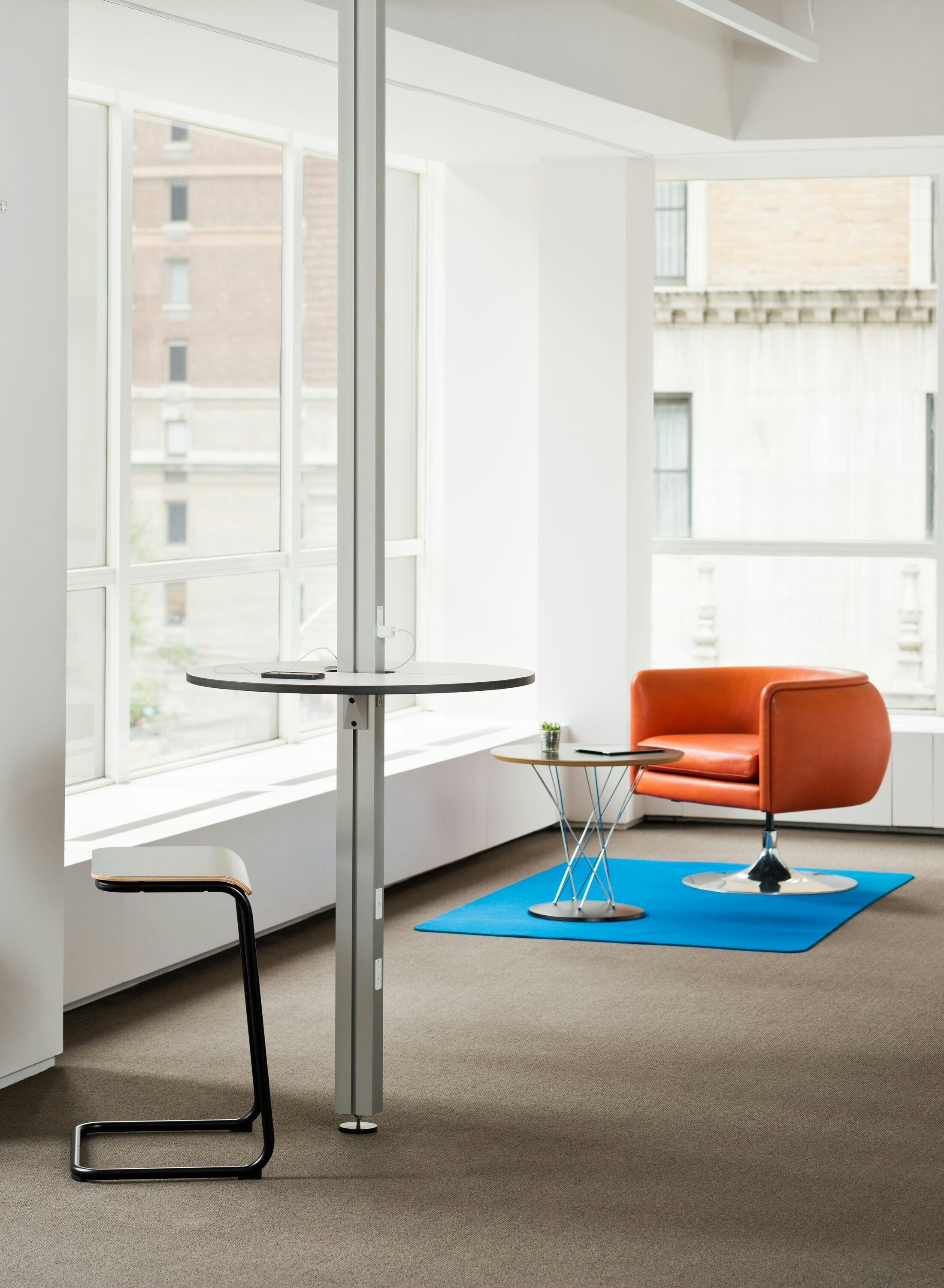 ノエルページ Cyclone™ Side Table - Original Design | Knoll