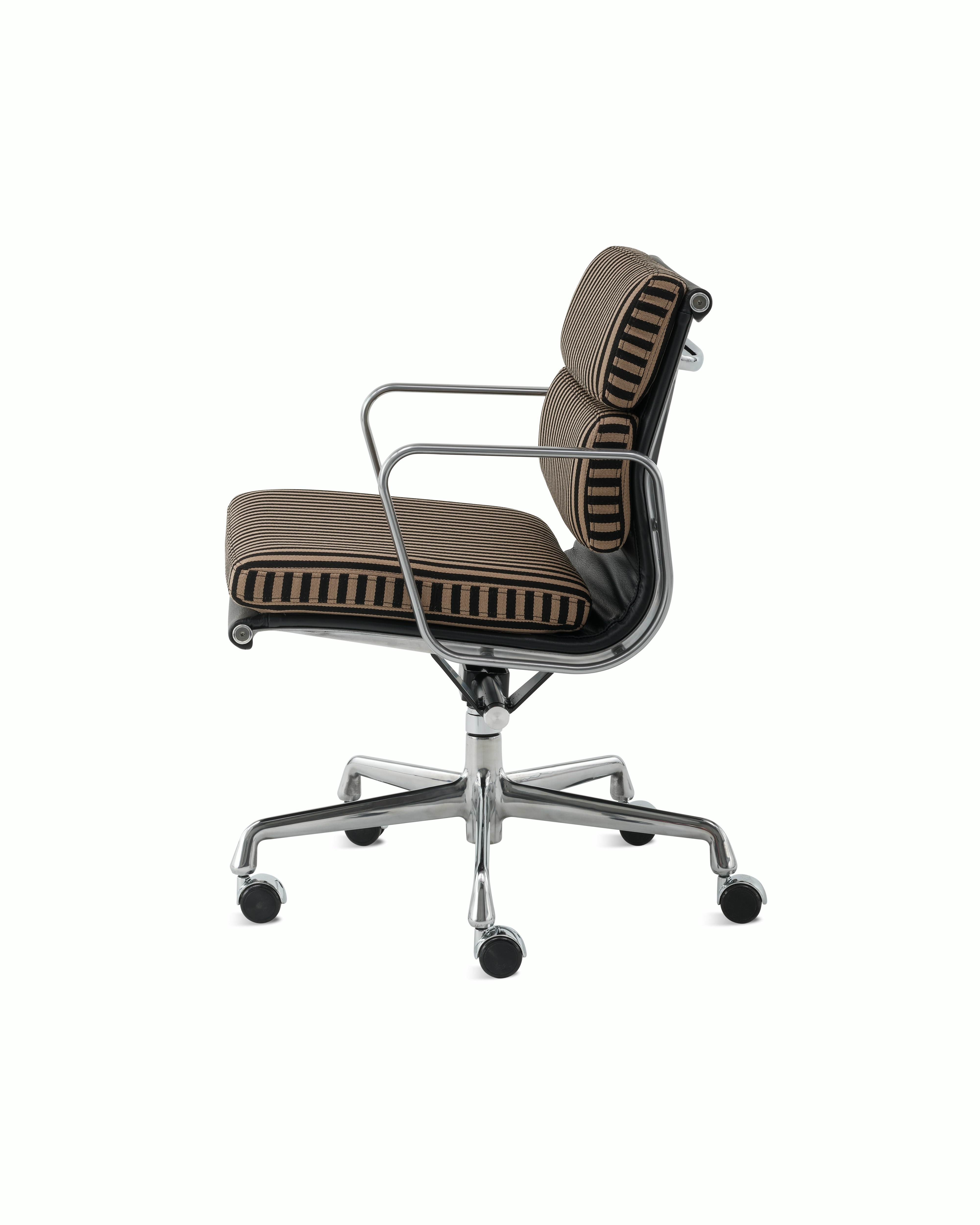 Eames Soft Pad Mgmt - Toostripe Black/Raw Umber / Prone Leather Obsidian,  Pol Alum,  Manual Lift,  Standard