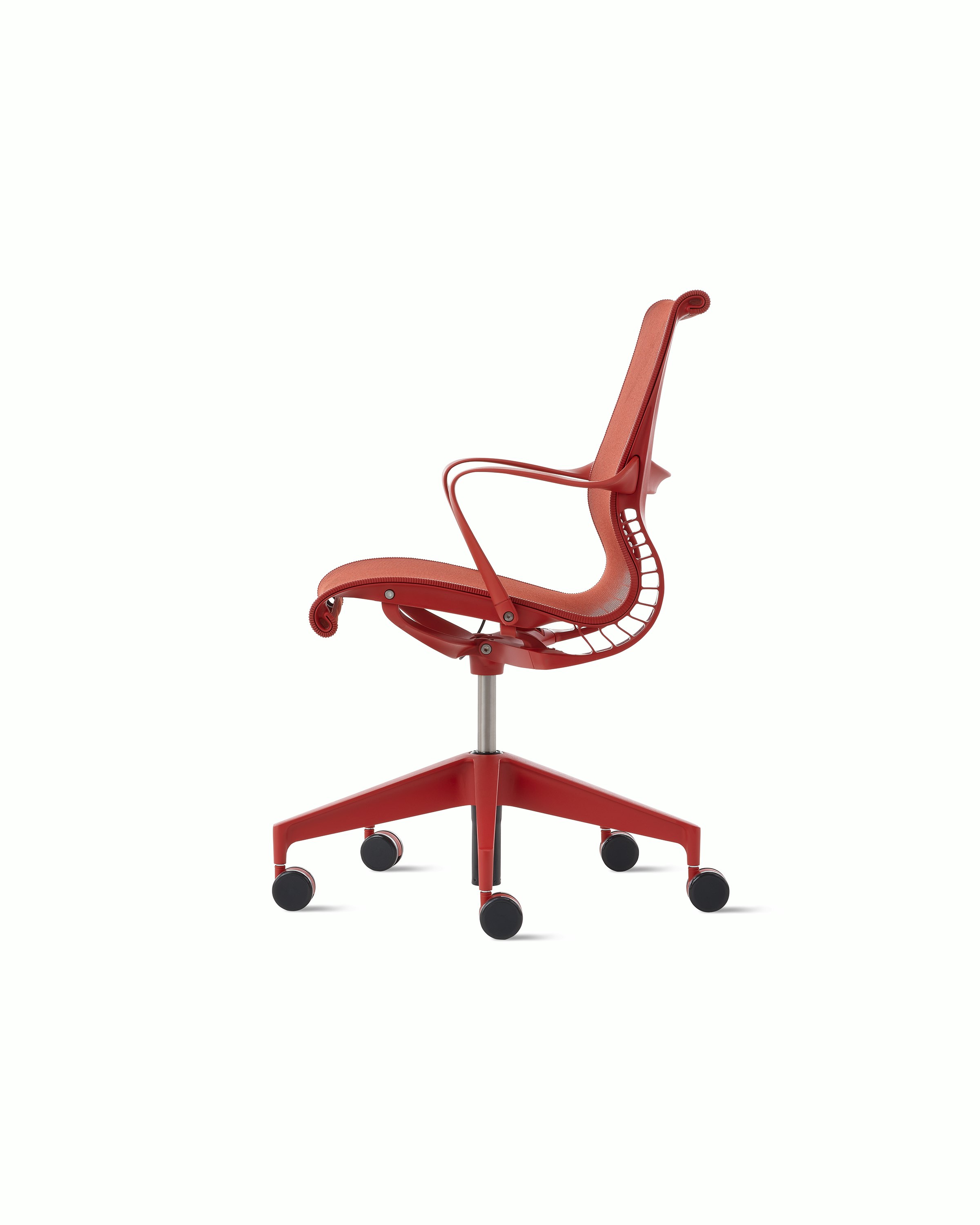Side view of a Setu chair with fixed arms in red.