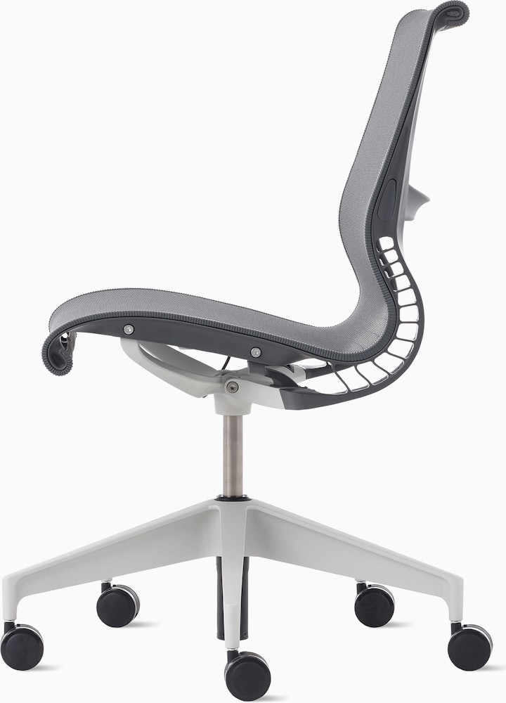 Side view of a Setu chair without arms in grey.