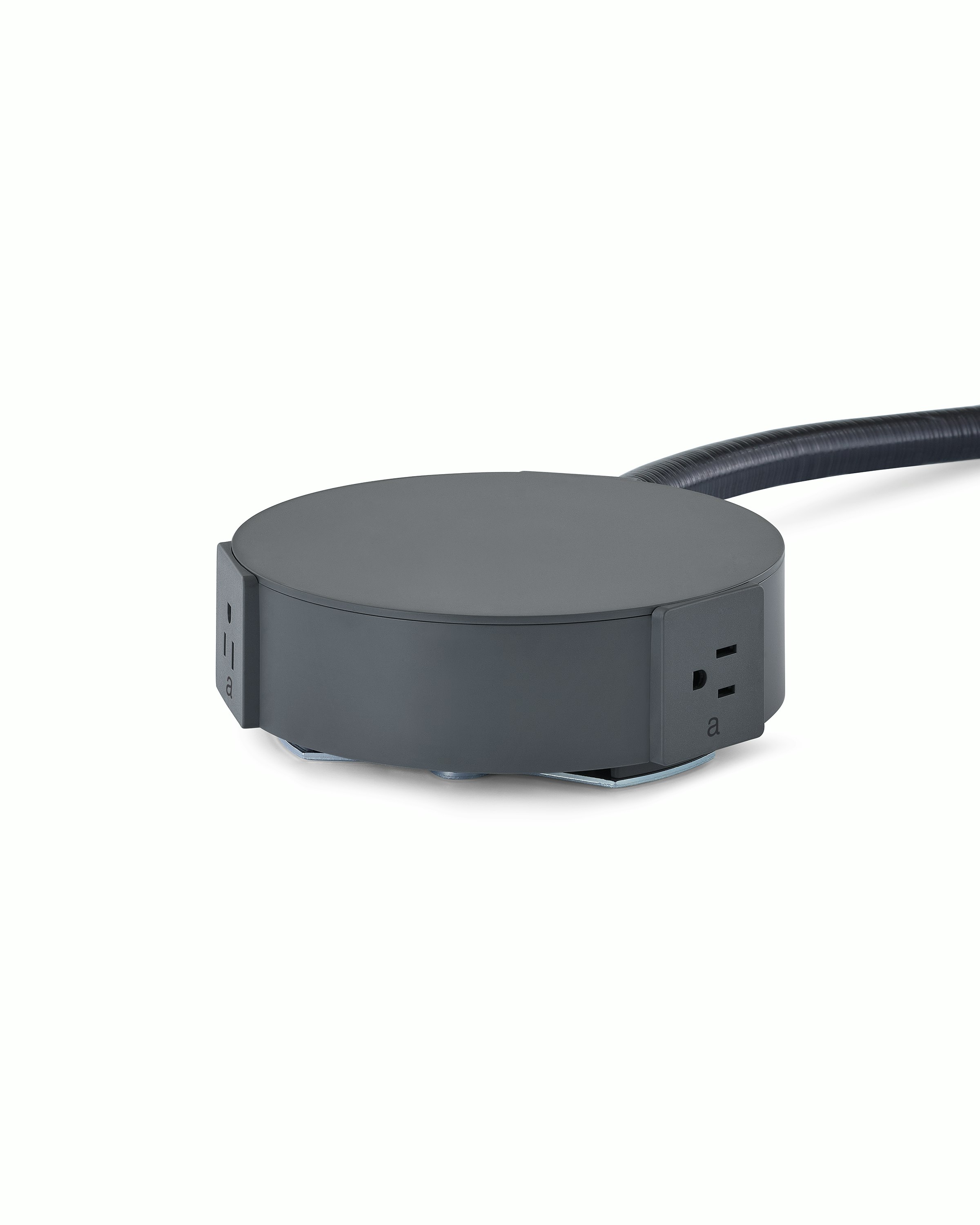 A Logic Reach floor start in dark gray with outlets.