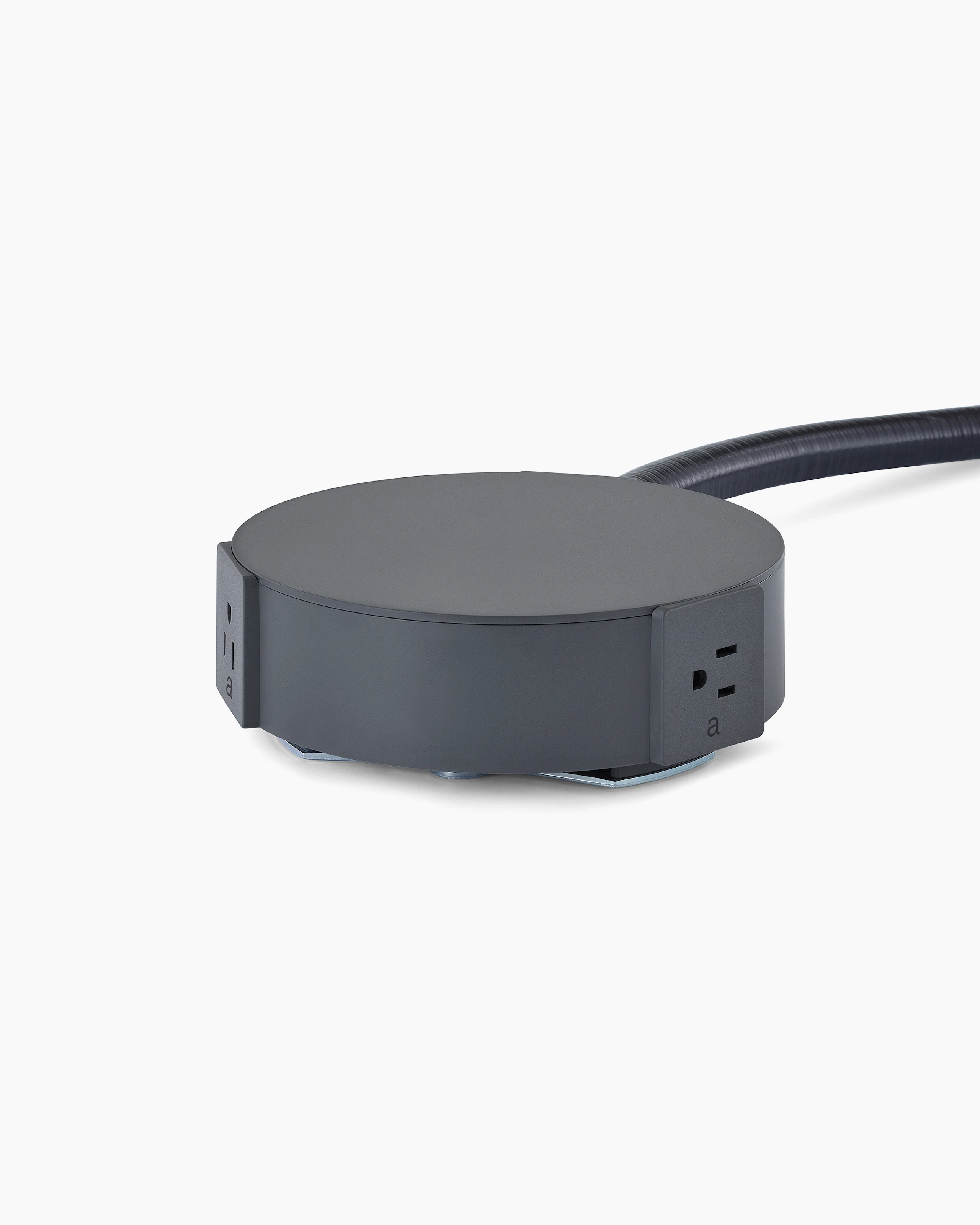 A Logic Reach floor start in dark gray with outlets.