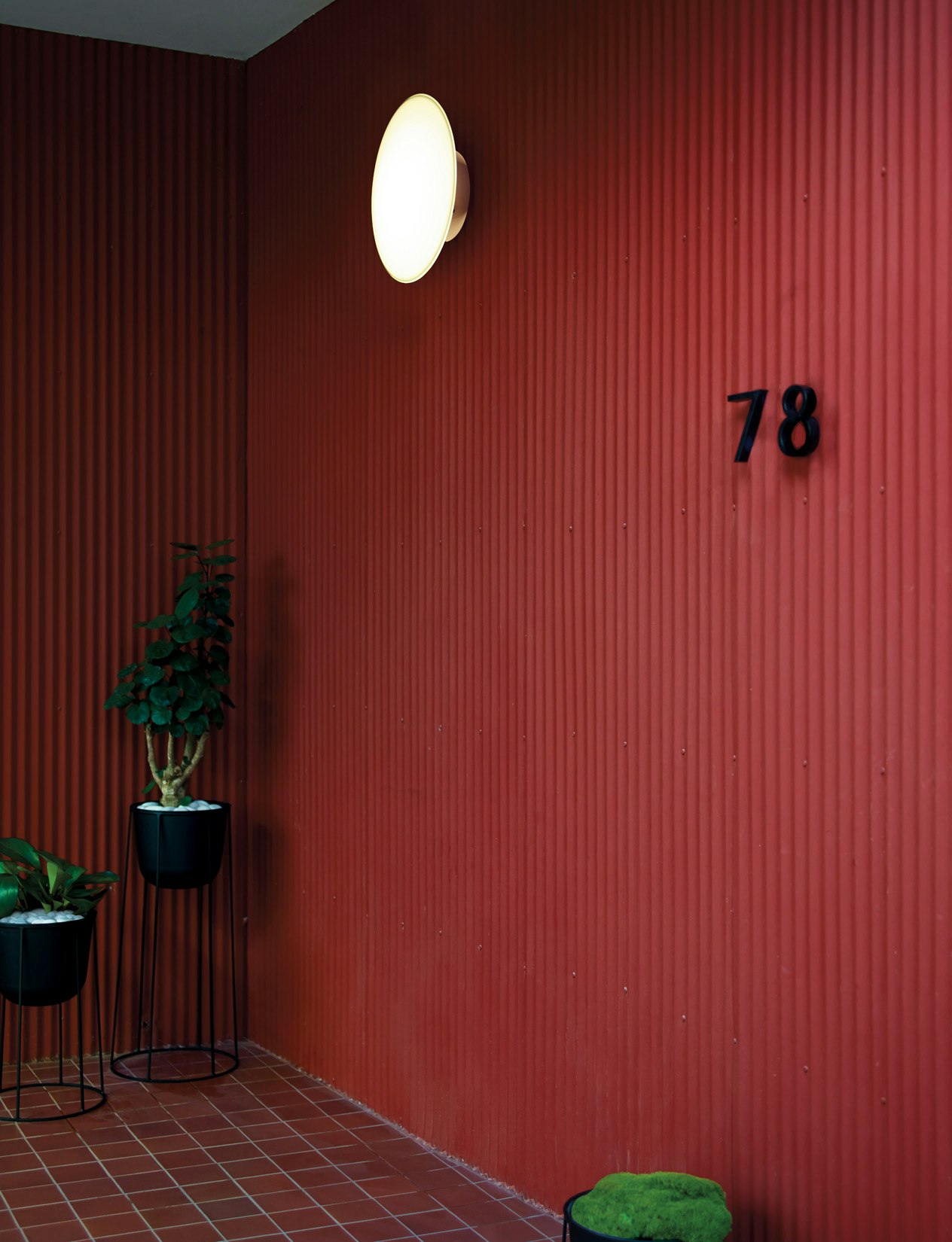 AJ Eklipta Outdoor Wall Lamp