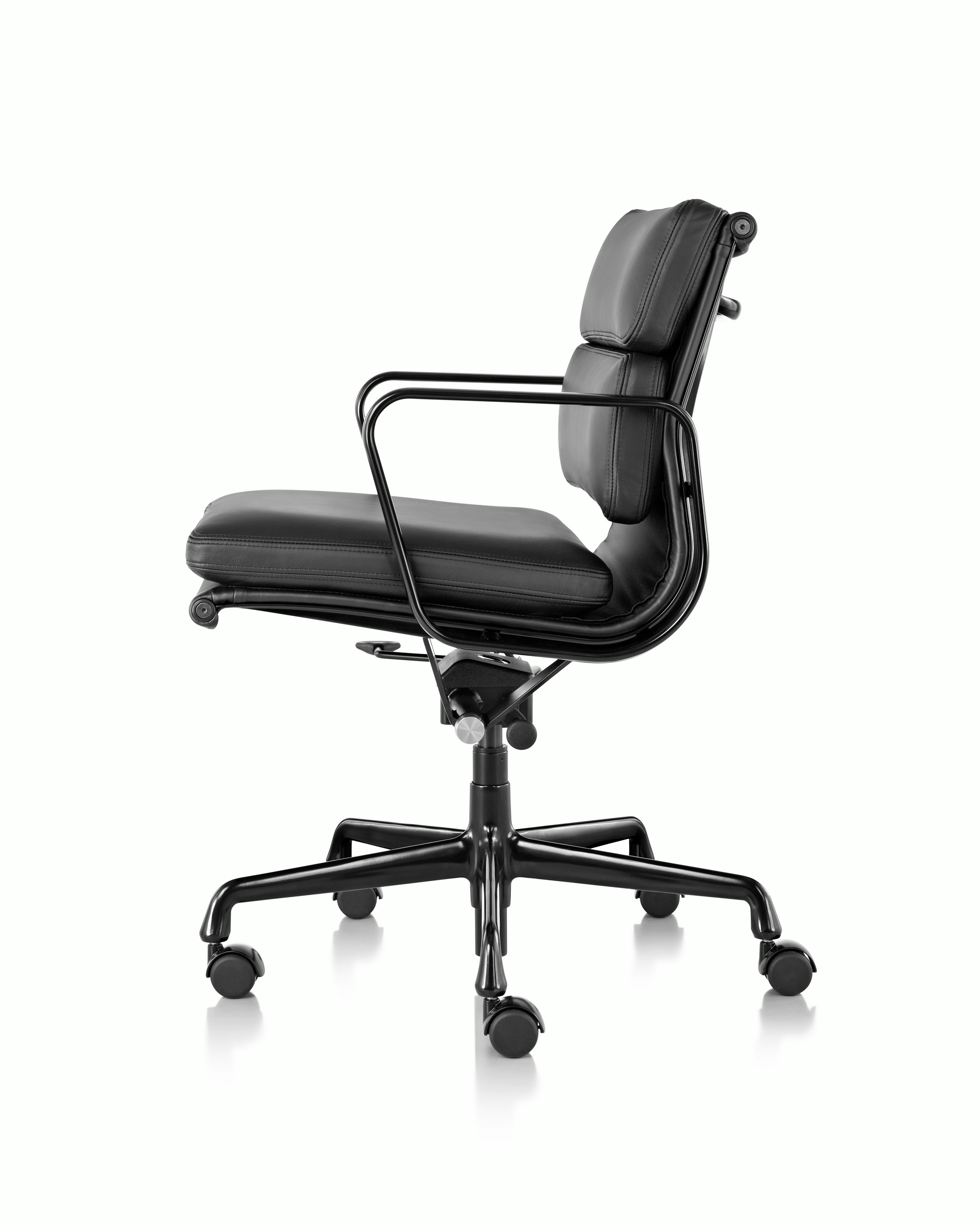 Eames Soft Pad Management Chair