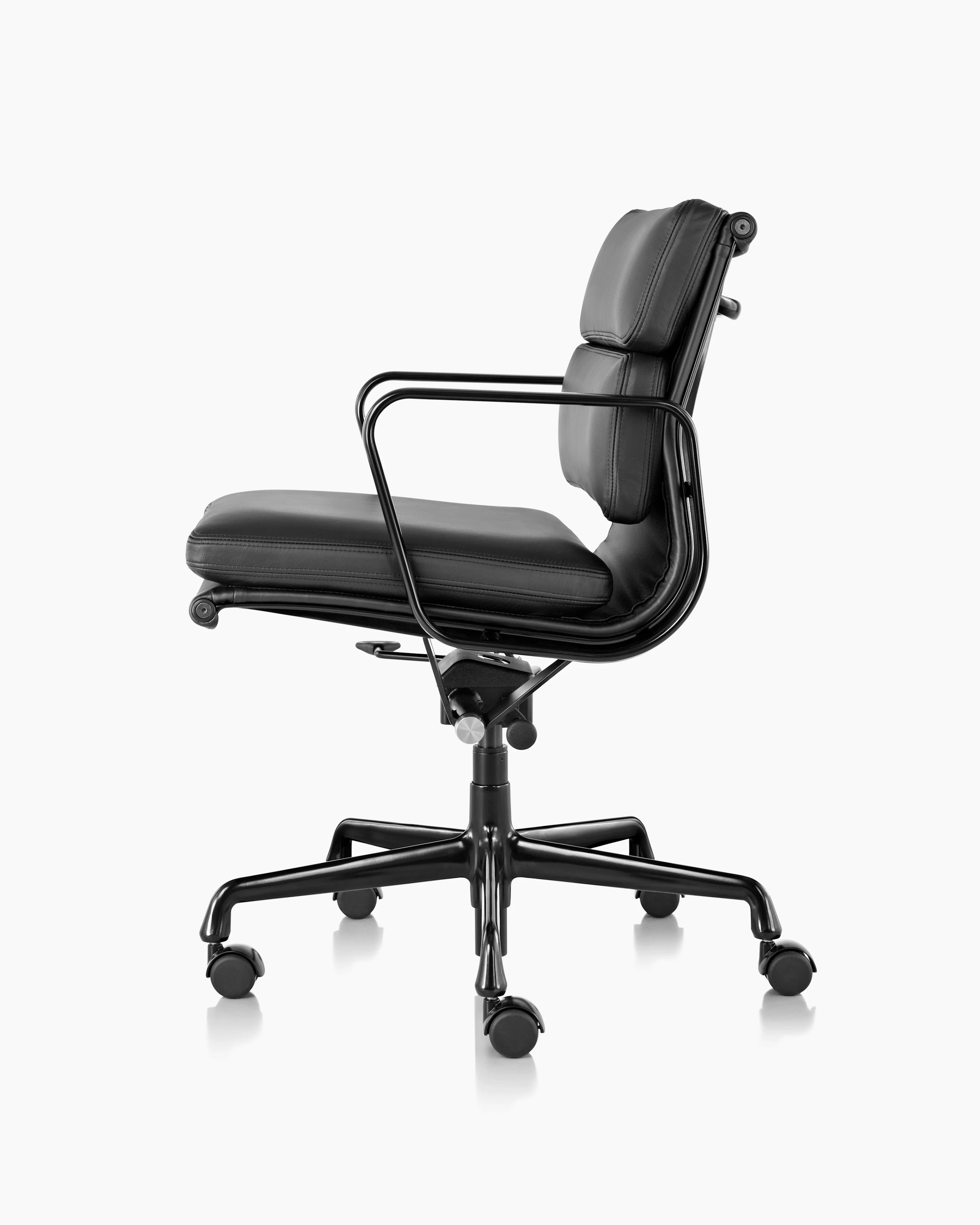 Eames Soft Pad Management Chair