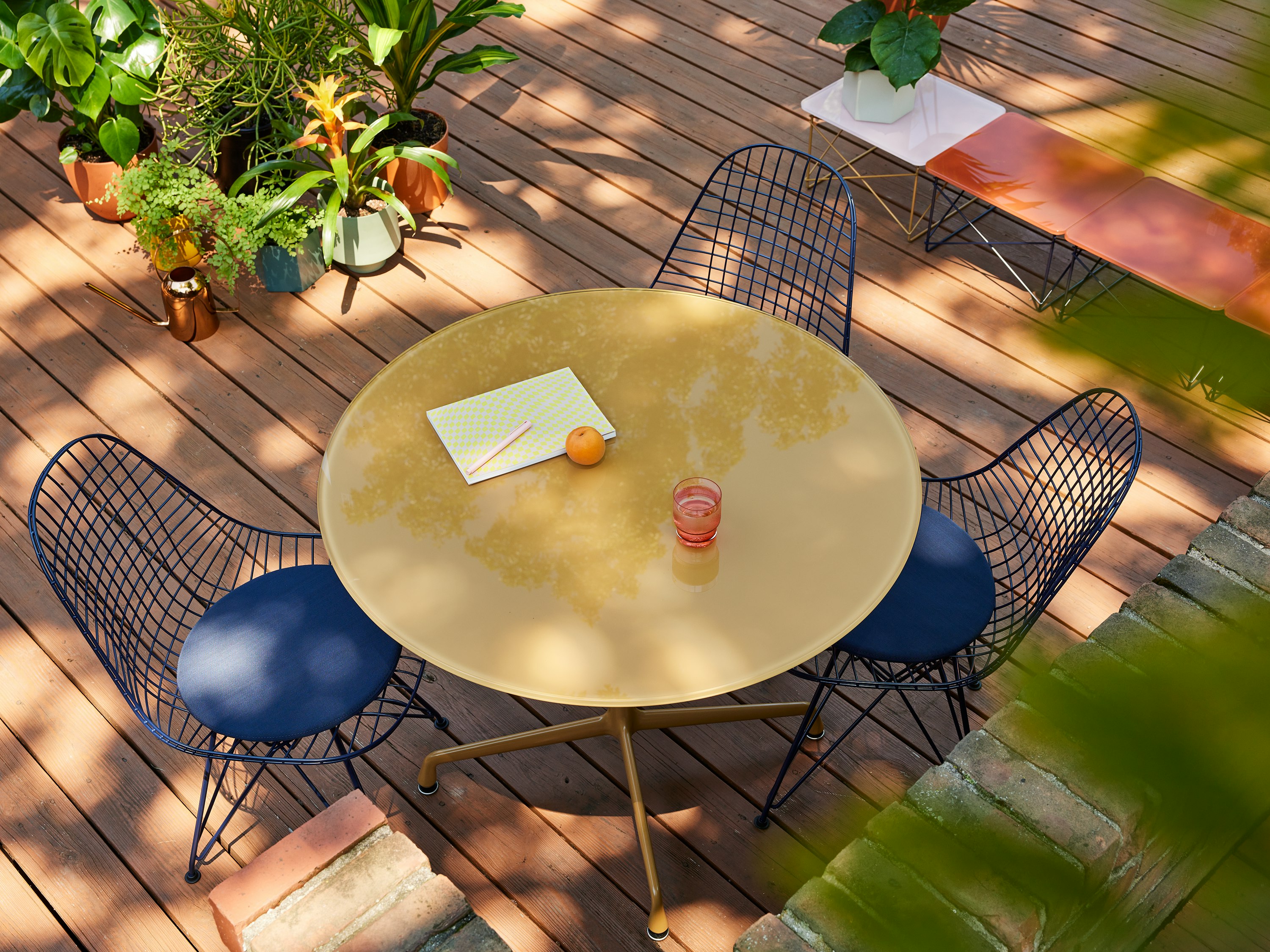 Herman Miller x HAY, outdoor setting with black blue Wire chairs and toffee Eames table