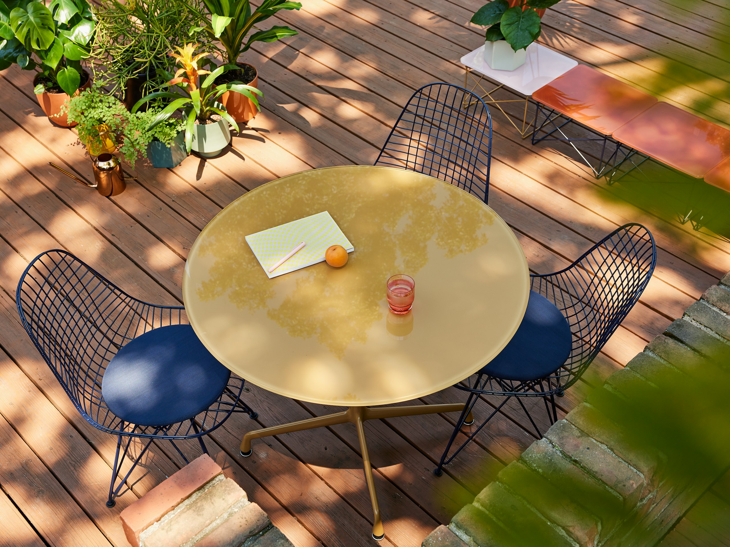 Herman Miller x HAY, outdoor setting with black blue Wire chairs and toffee Eames table