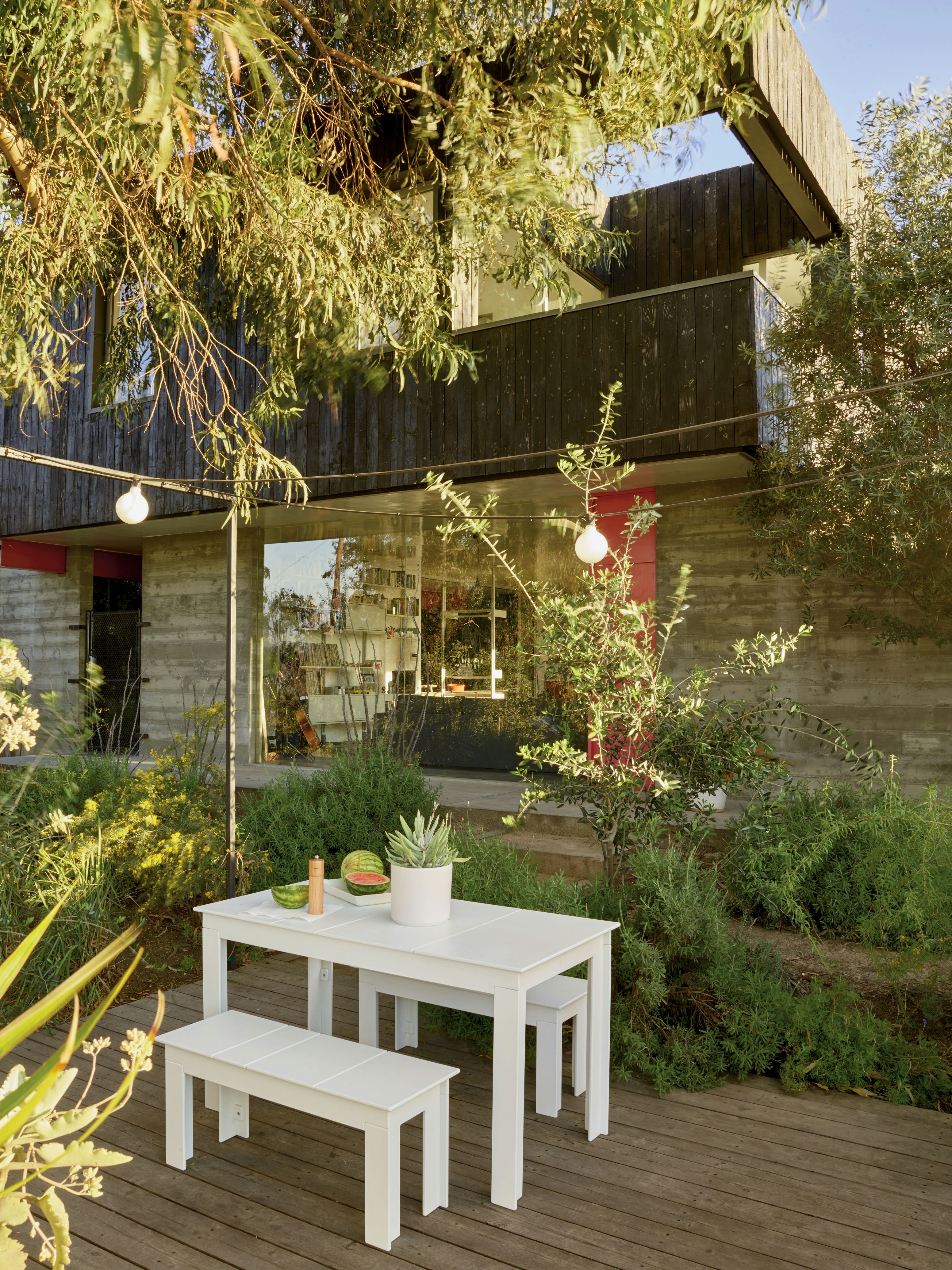 Lollygagger Picnic Table