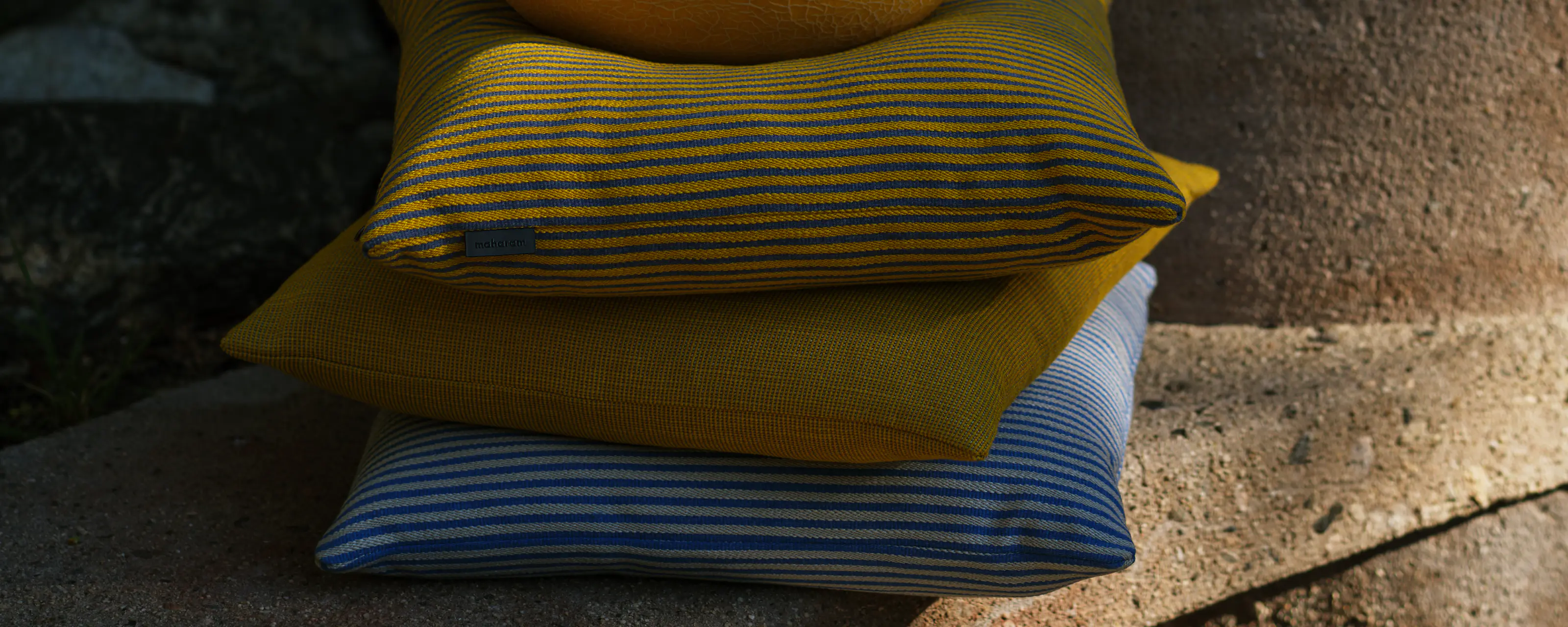 Outdoor Pillows – Design Within Reach