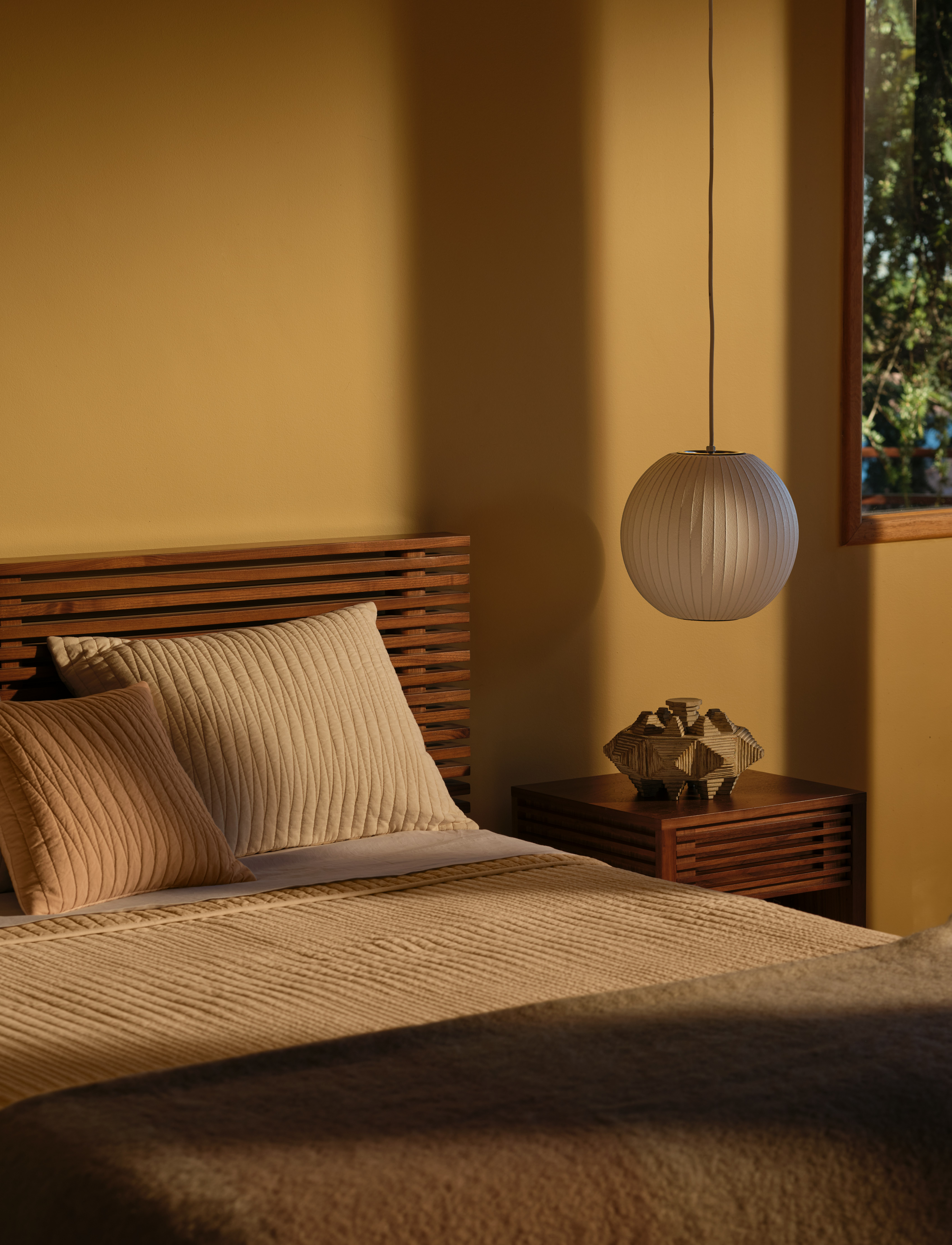 Line Bed with Kate Bedding