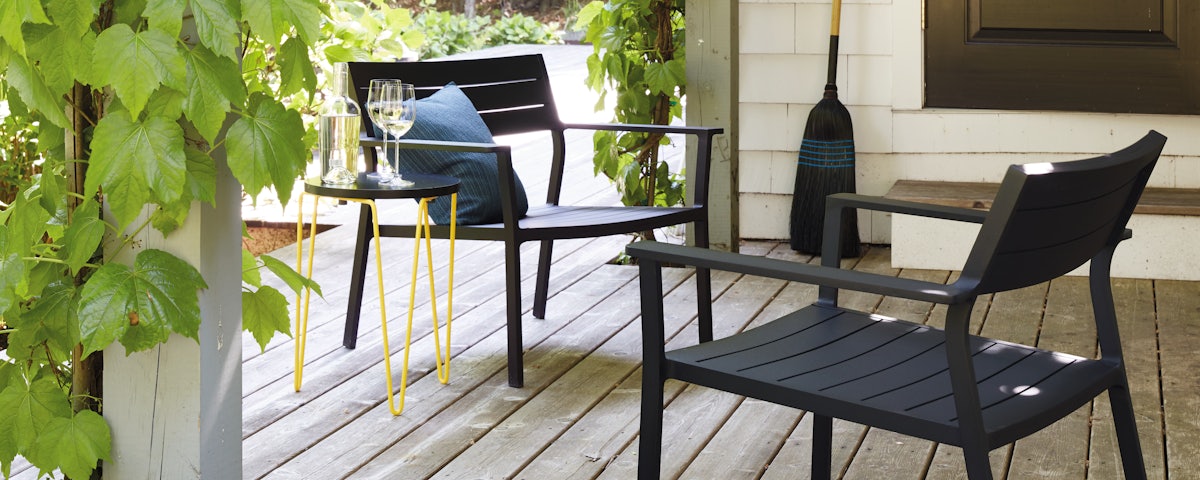 Eos Lounge Chairs in outdoor patio setting