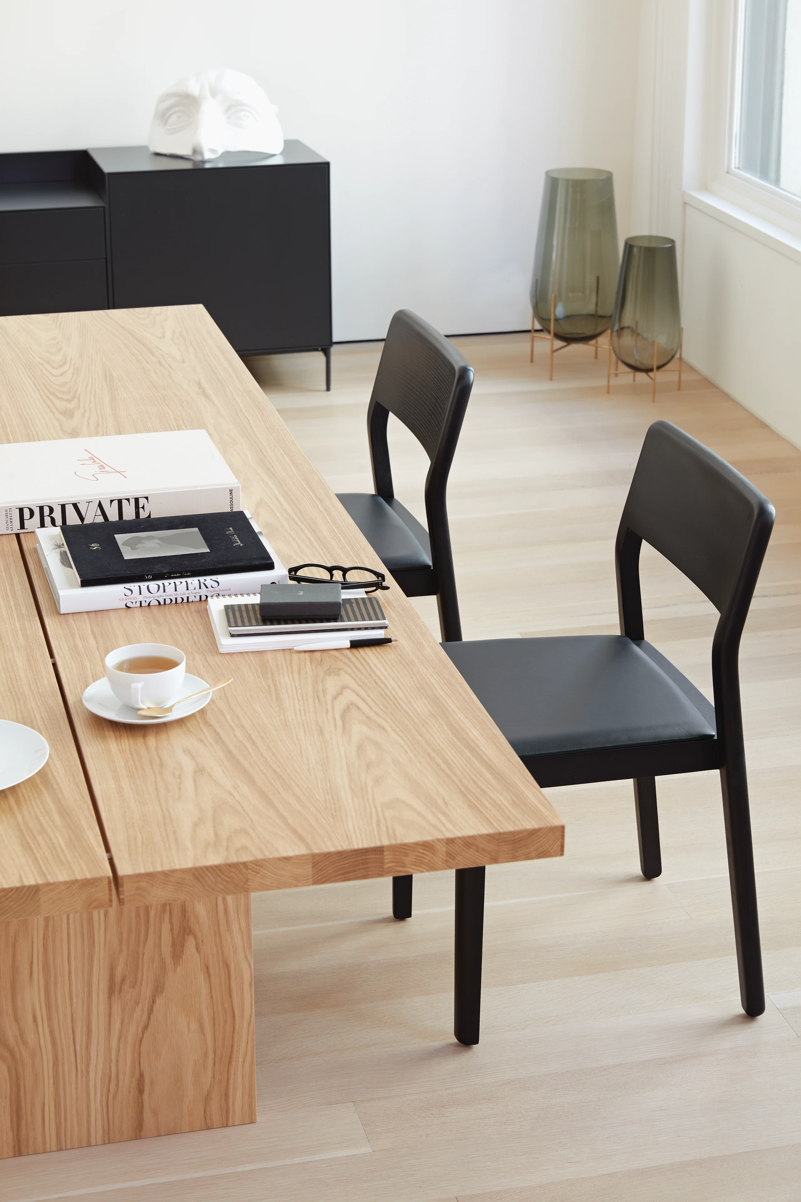 Note Upholstered Chair with Gather Table