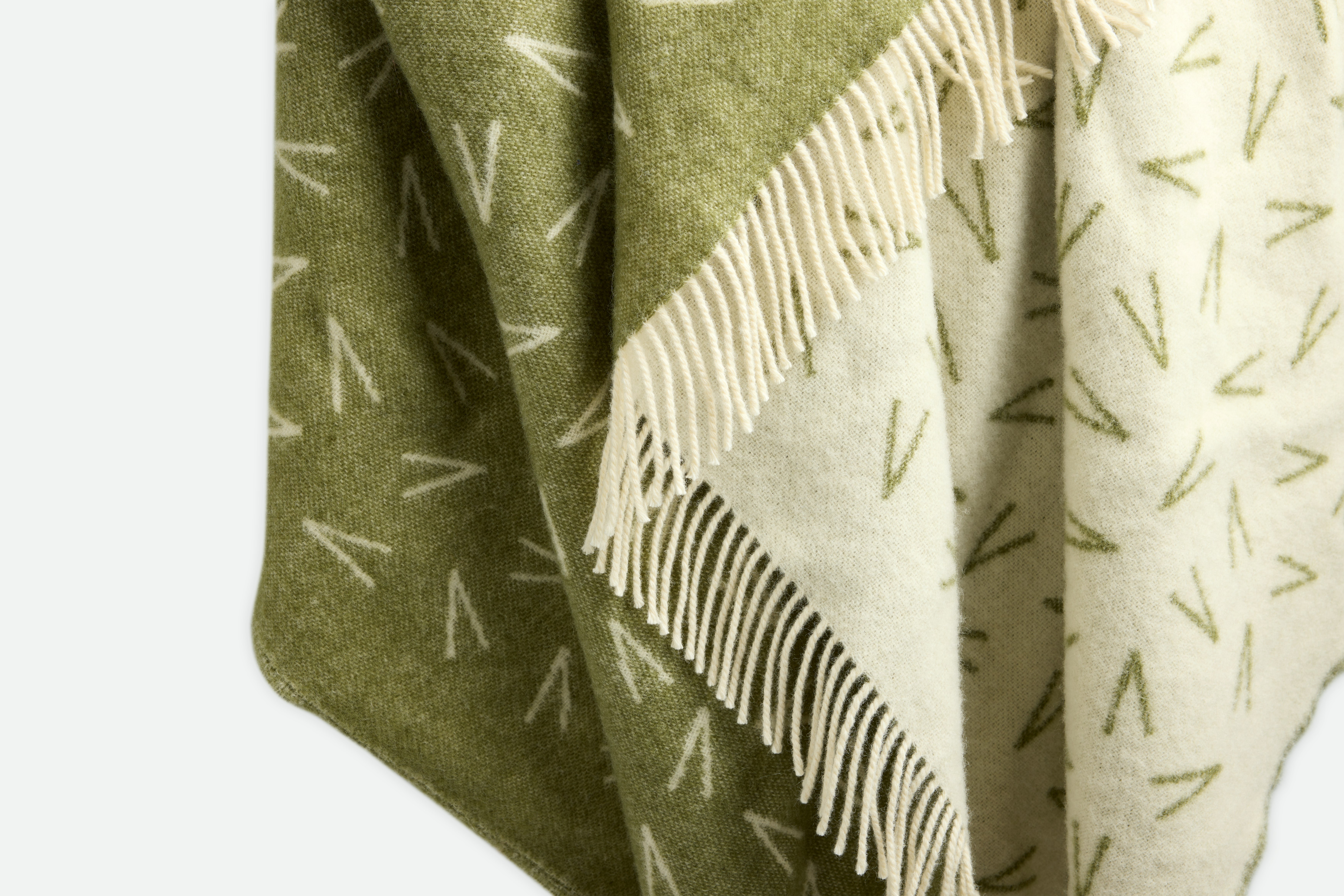 Pine Needles Throw - Snow