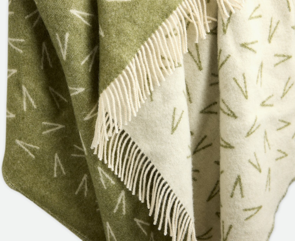 Pine Needles Throw - Snow