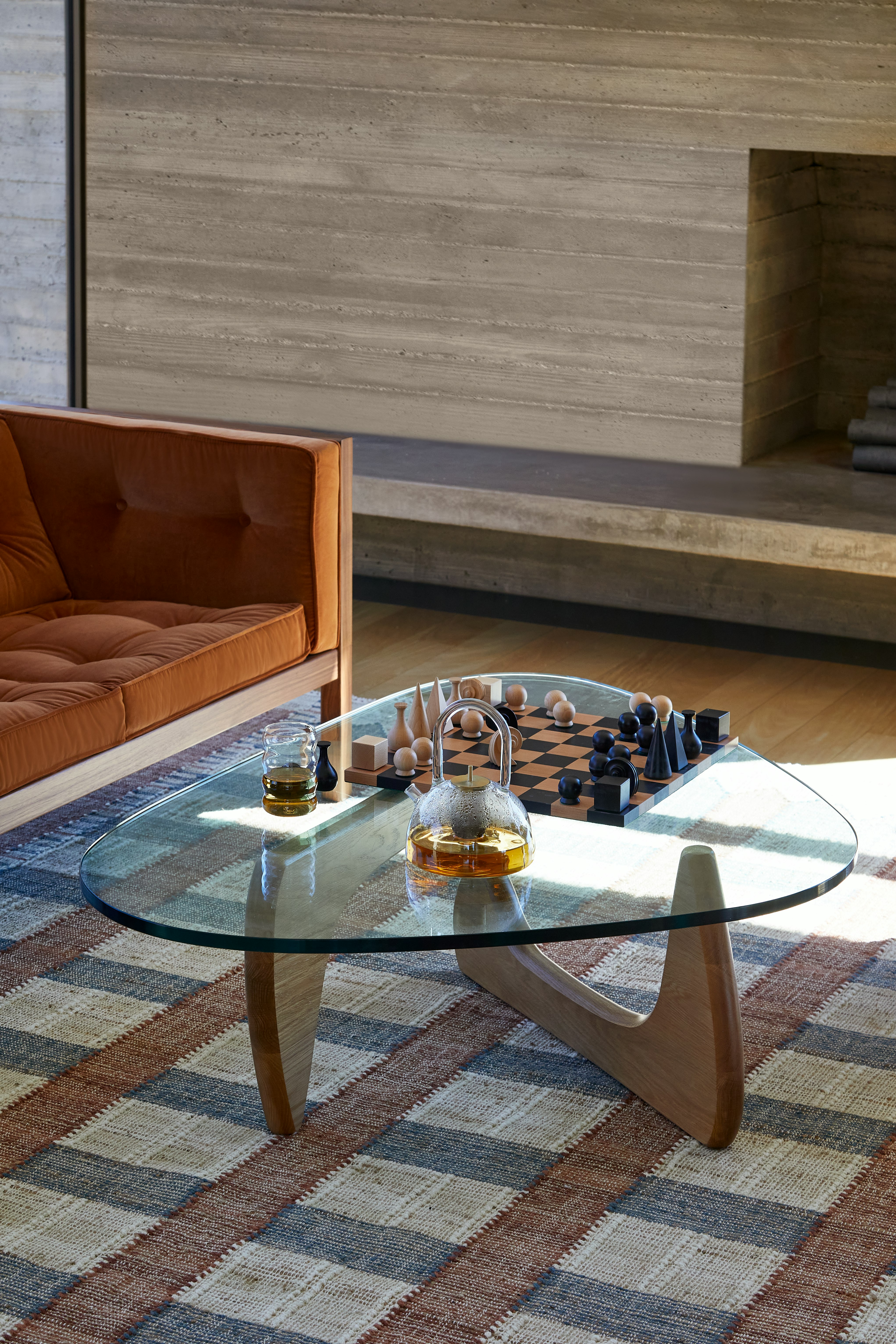 Noguchi Table and Ventana Rug