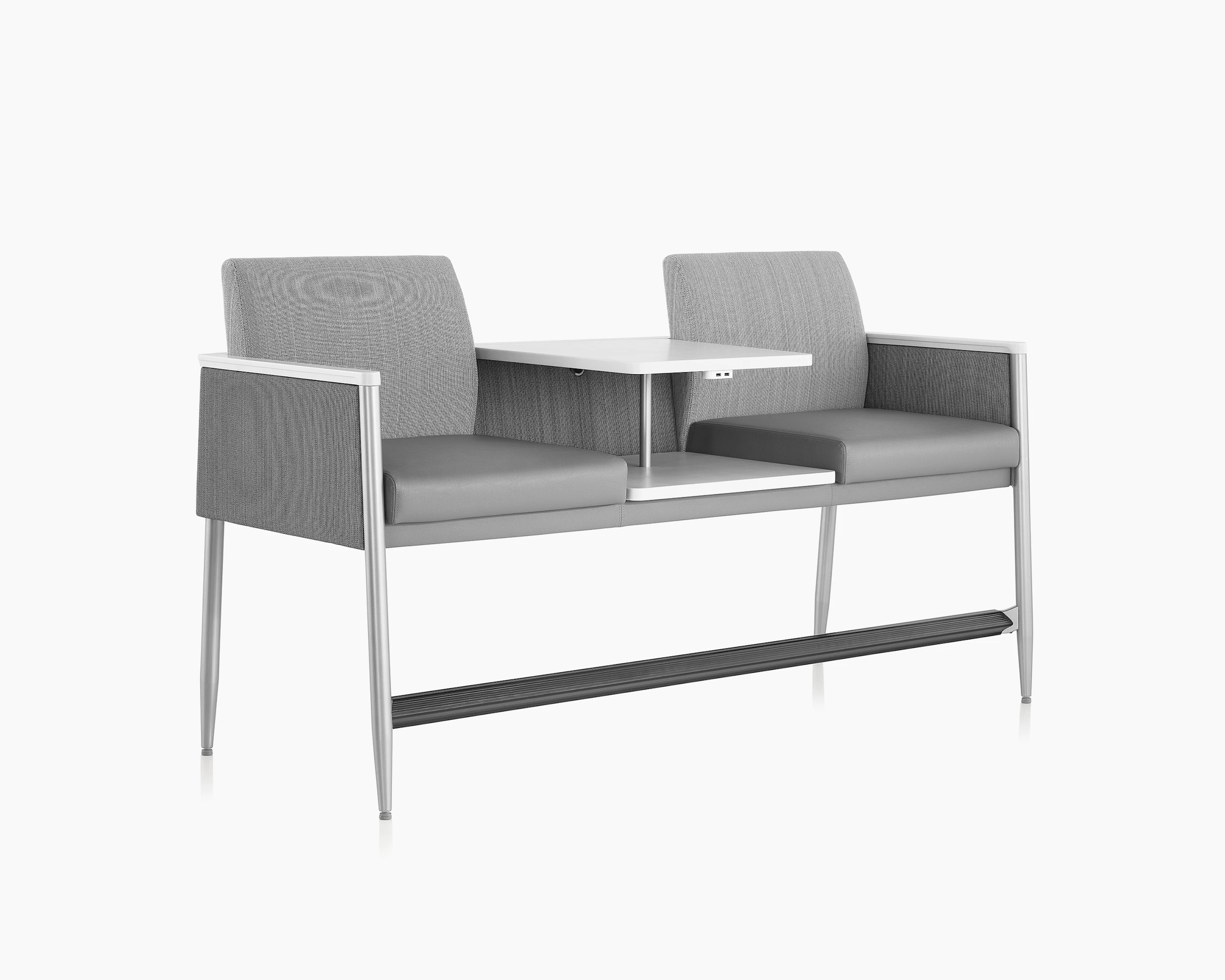 Three-quarter front view of Palisade Easy Access on white sweep.