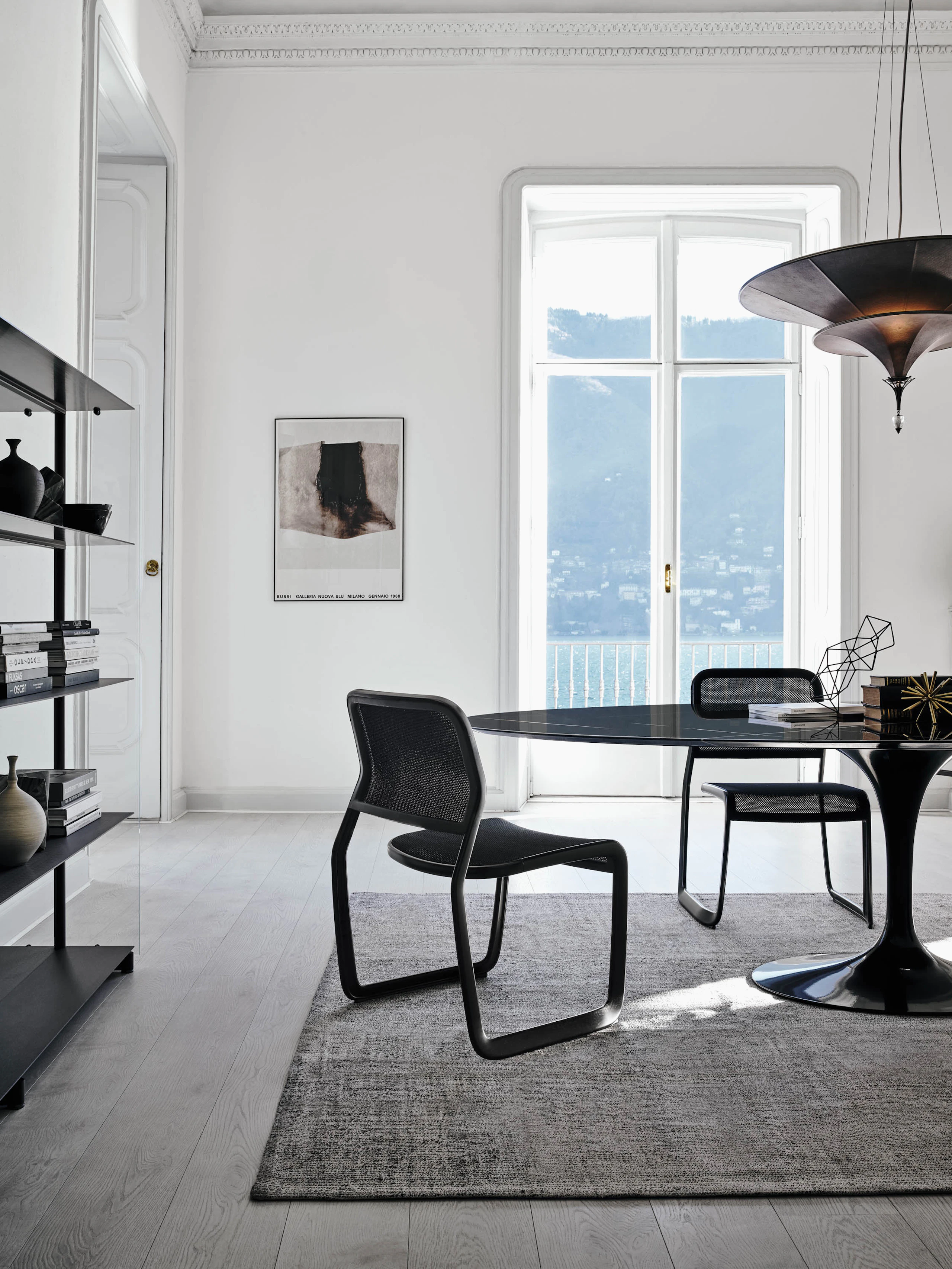 newson aluminum chair saarinen oval dining table