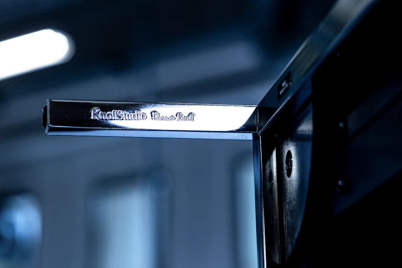 Detalle de silla Pollock — diseño Knoll