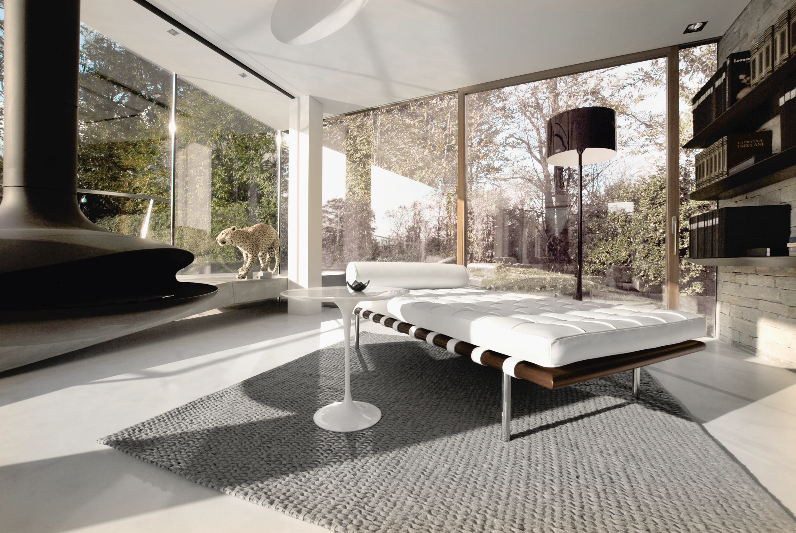 Barcelona Couch, Saarinen Side Table