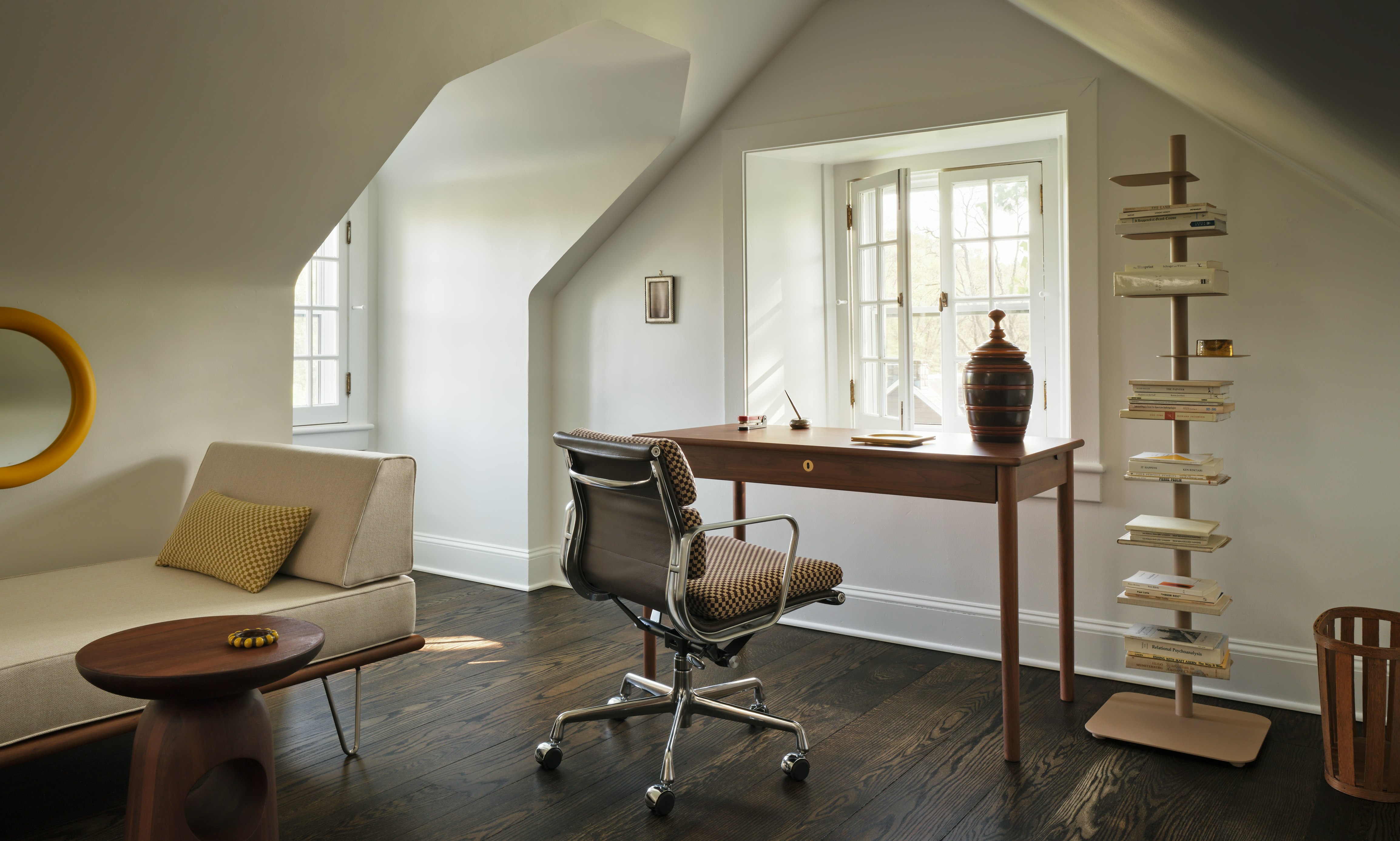 Eames Soft Pad Chair