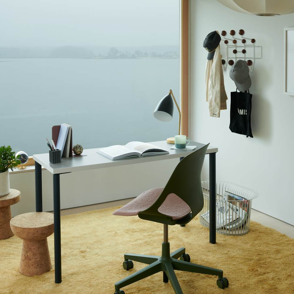 OE1 Table and Zeph Multipurpose Chair