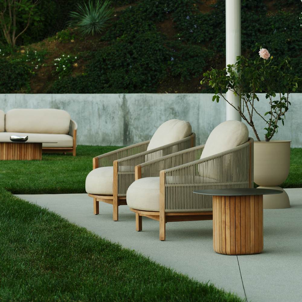 Softlands Outdoor Lounge Chair and Outdoor Side Table