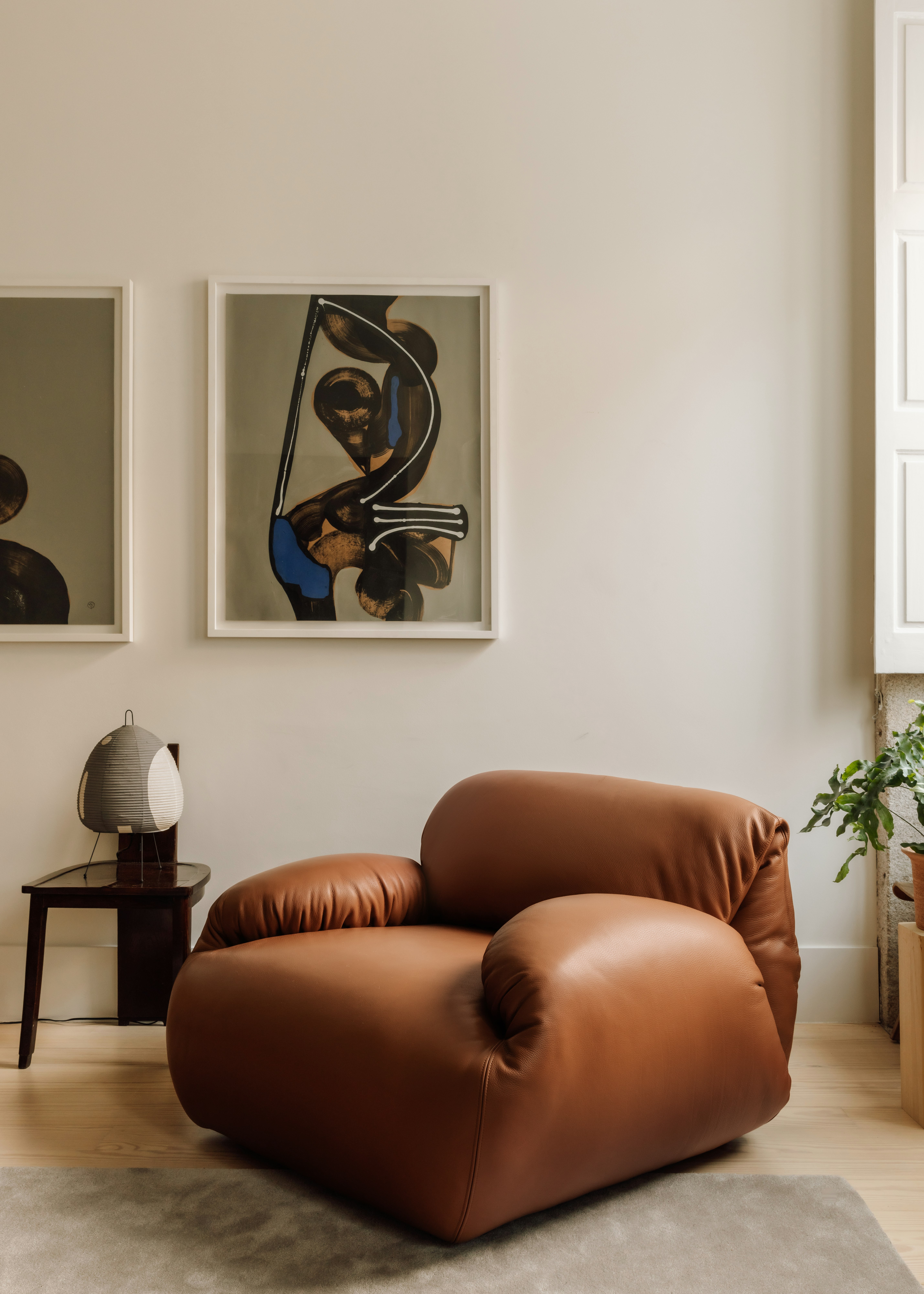 Luva Modular Sofa, Armchair in a living room