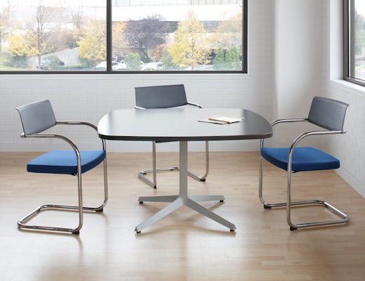 Dividends Horizon meeting table with Moment side chairs