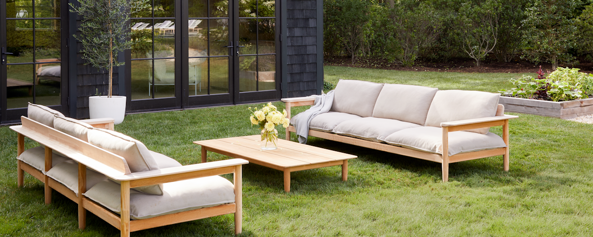 Terassi Sofas and Coffee Table in a backyard setting