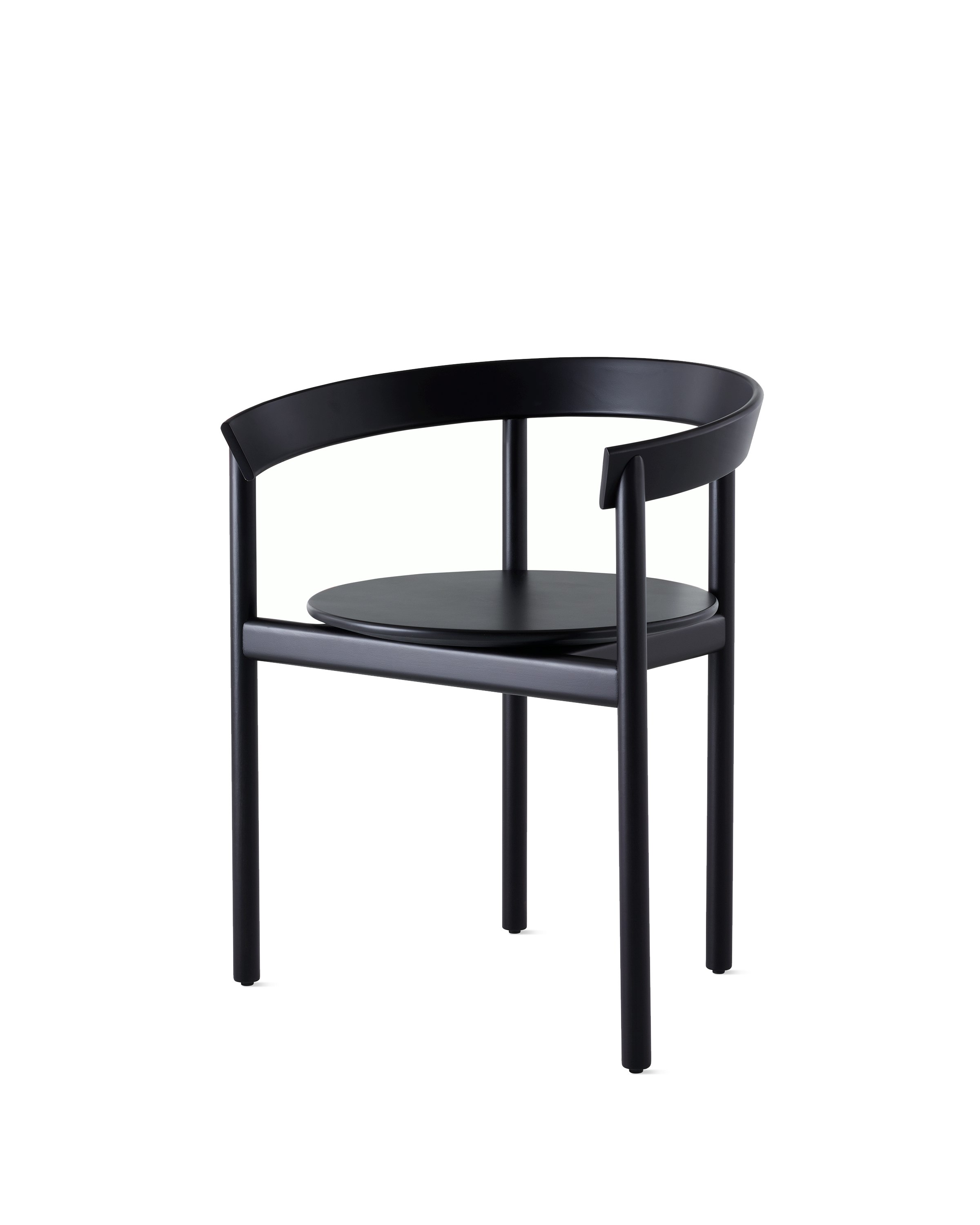 A black Comma Chair with arms, viewed from front at an angle. 