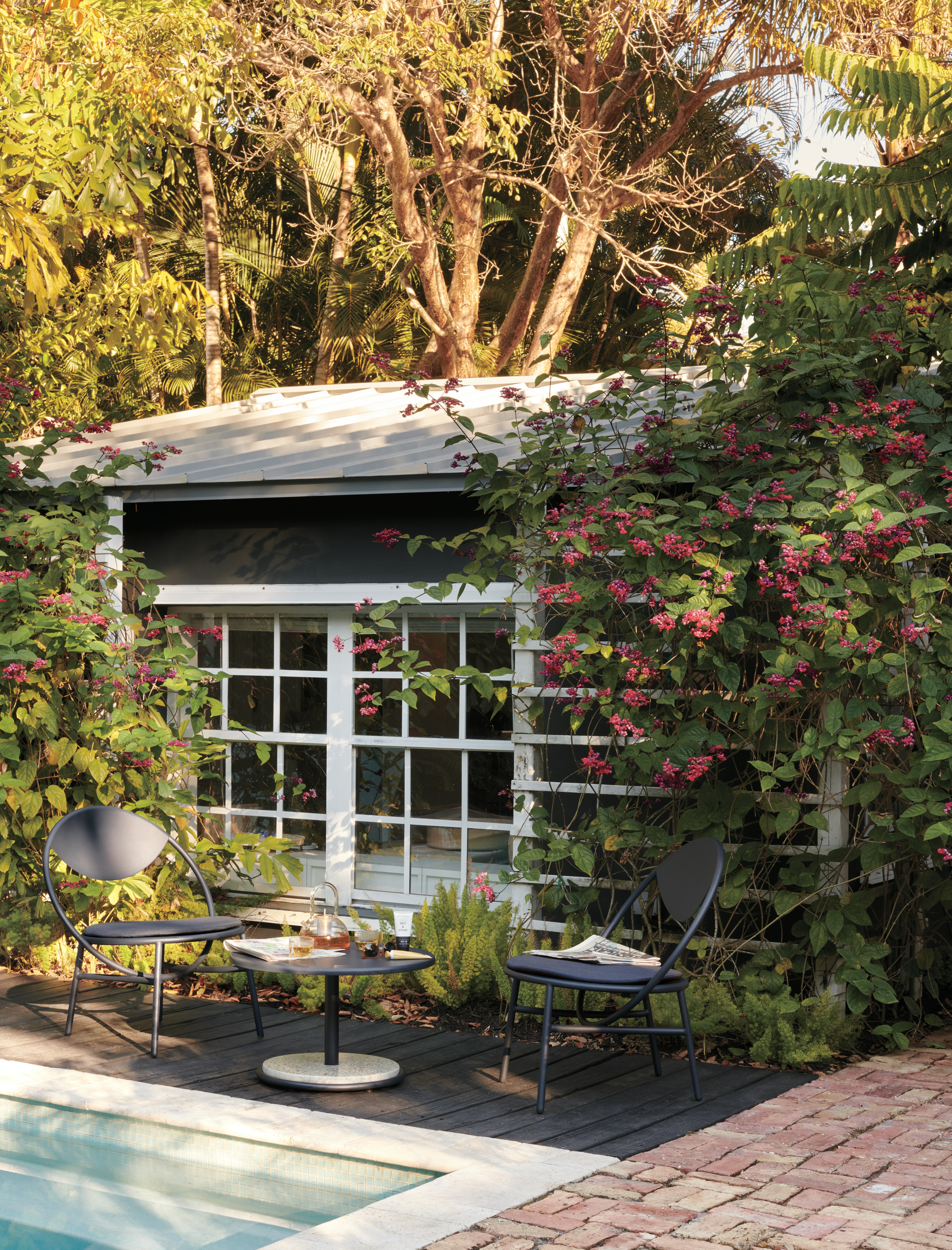 Tide Outdoor Lounge Chair