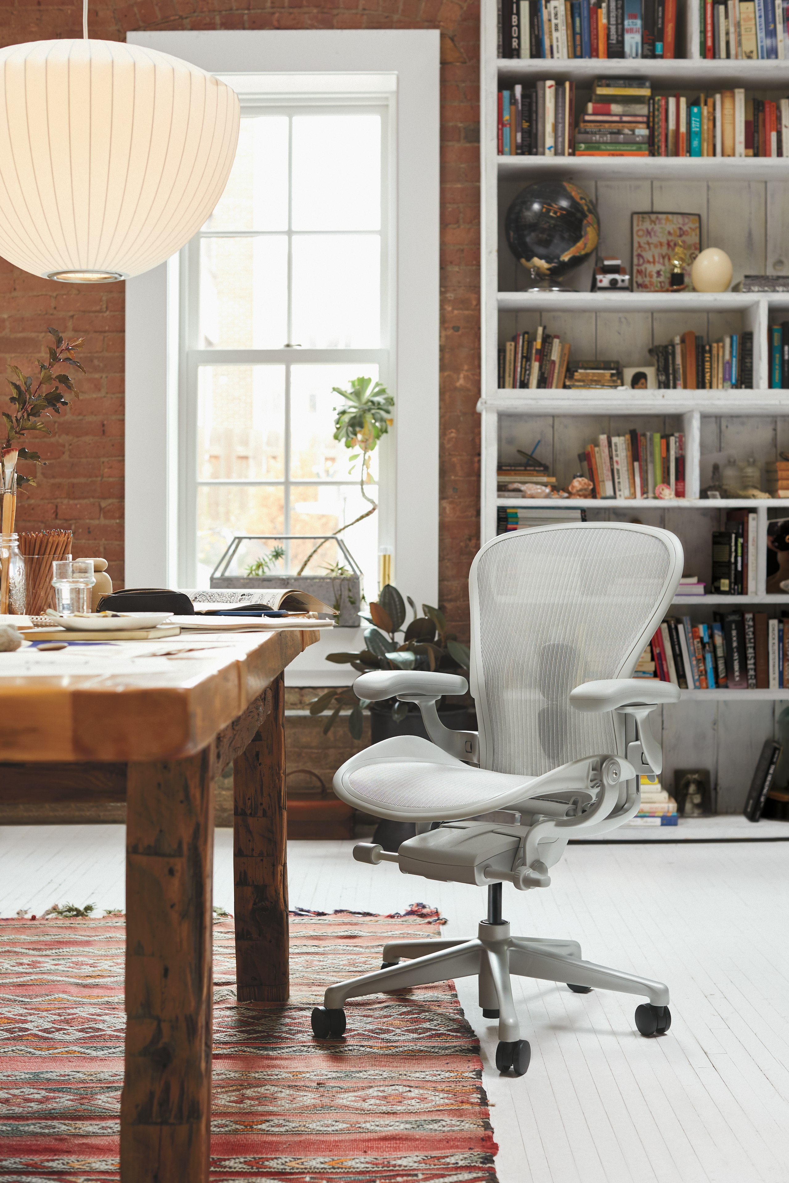 Aeron Chair with Nelson Apple Bubble Pendant