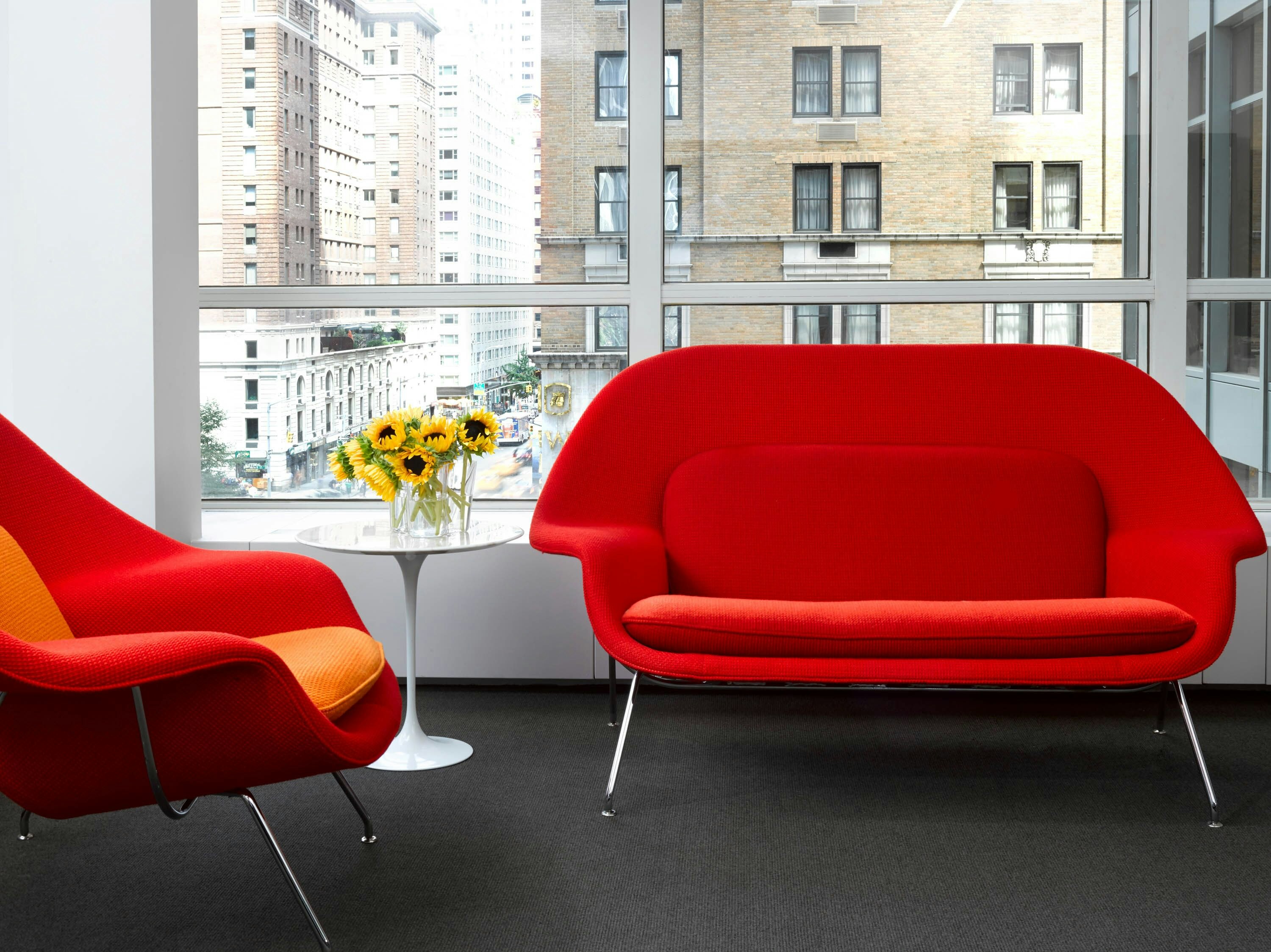 Womb™ Settee - Original Design | Knoll
