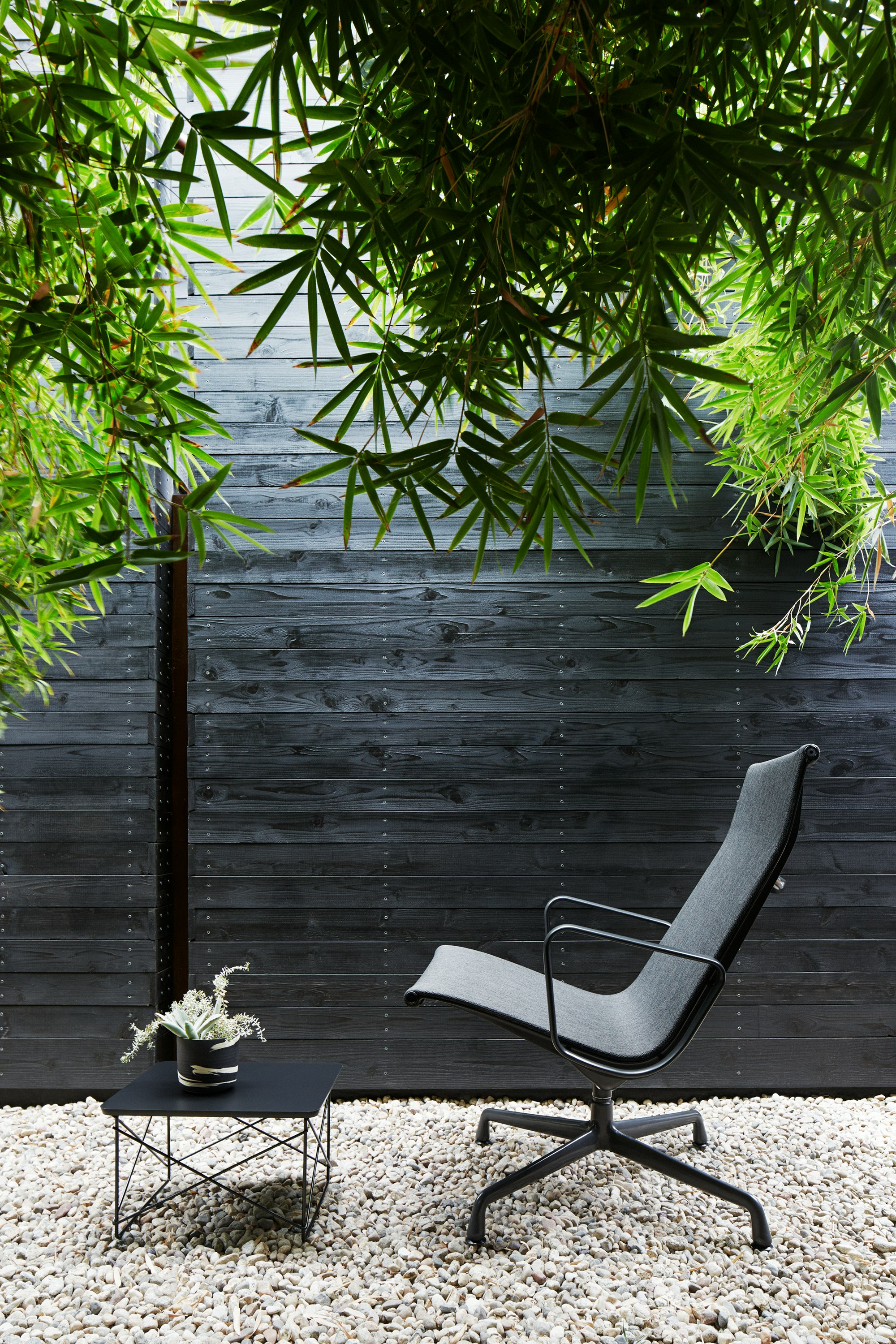 Eames Aluminum Group Chair outdoor