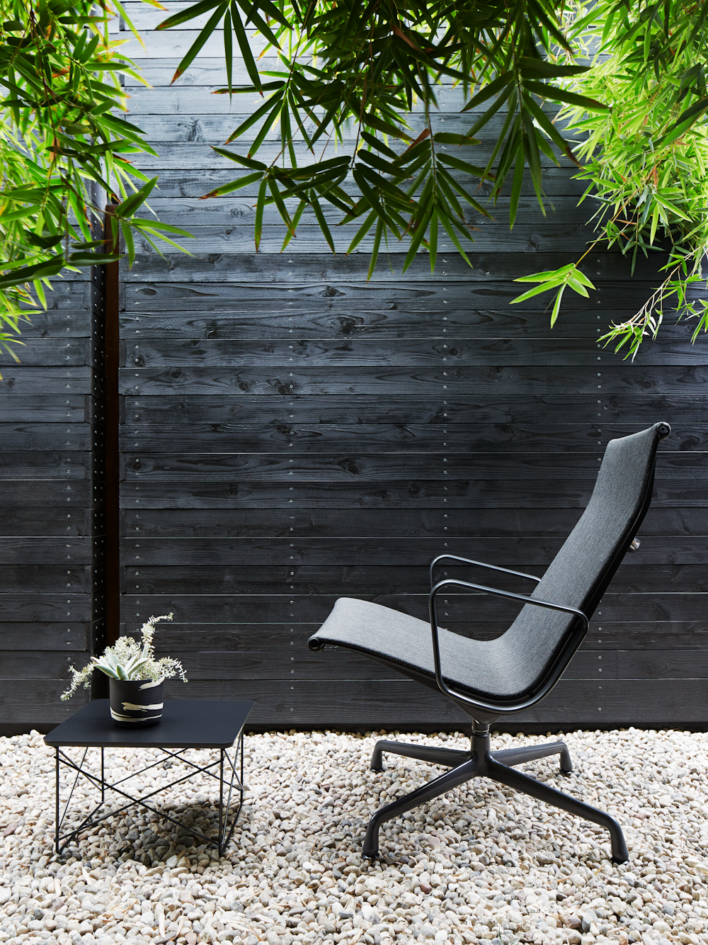 Eames Aluminum Group Chair outdoor