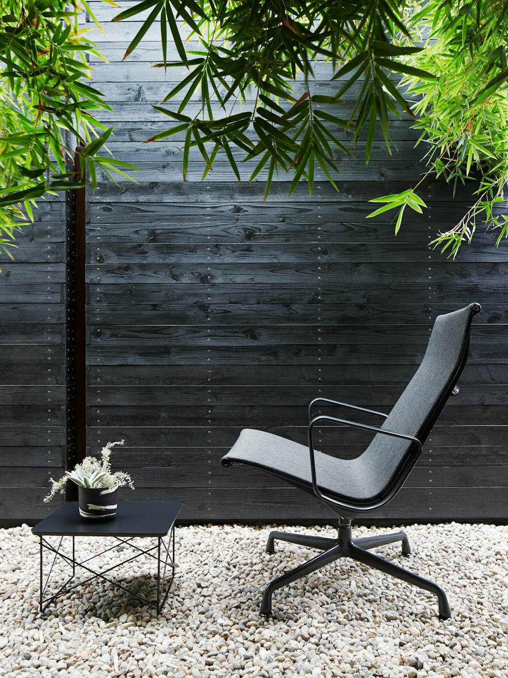 Eames Aluminum Group Chair outdoor