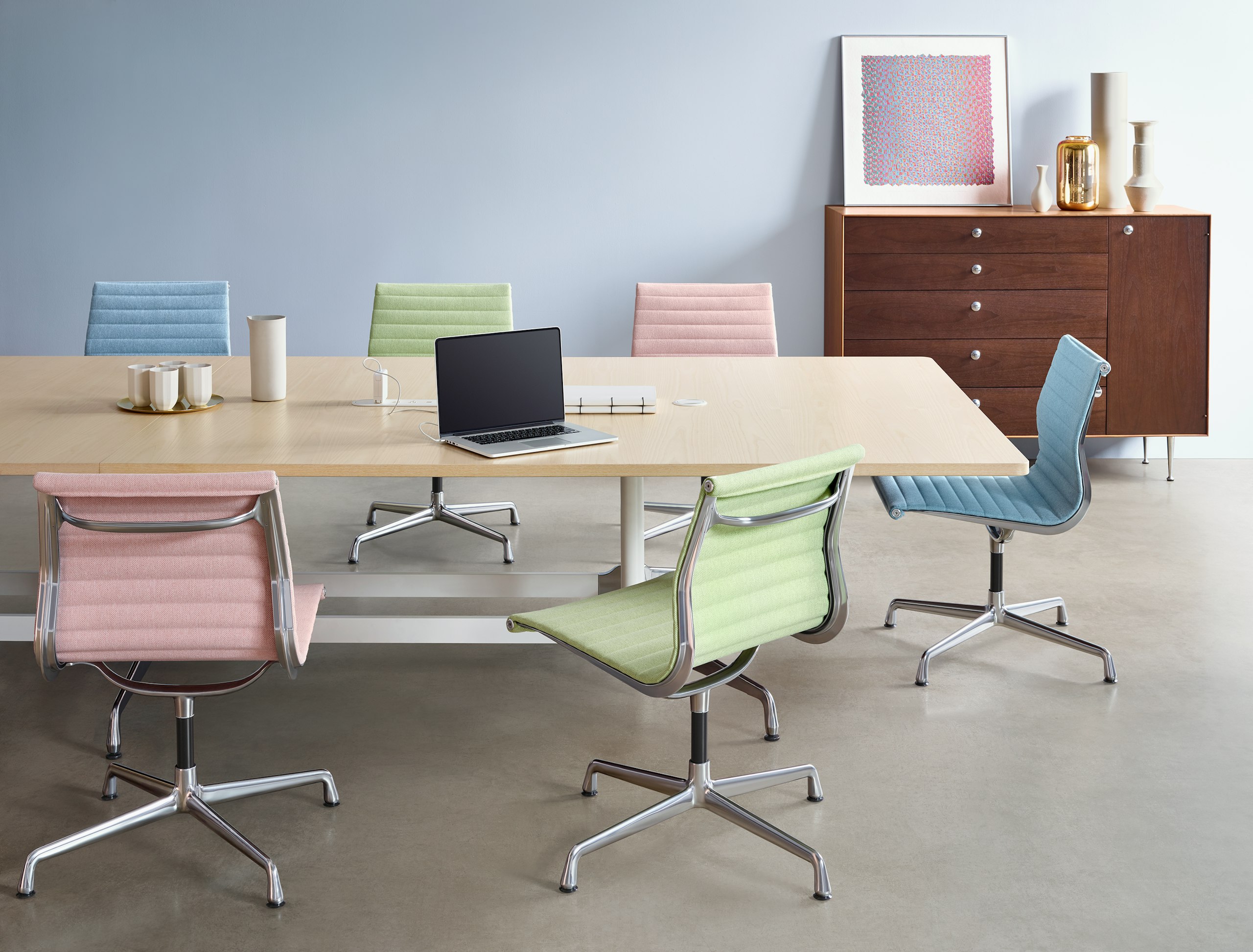 Eames Aluminum Group Side Chair, Herman Miller | MillerKnoll Eames Aluminum Group Side Chair, Herman Miller | MillerKnoll