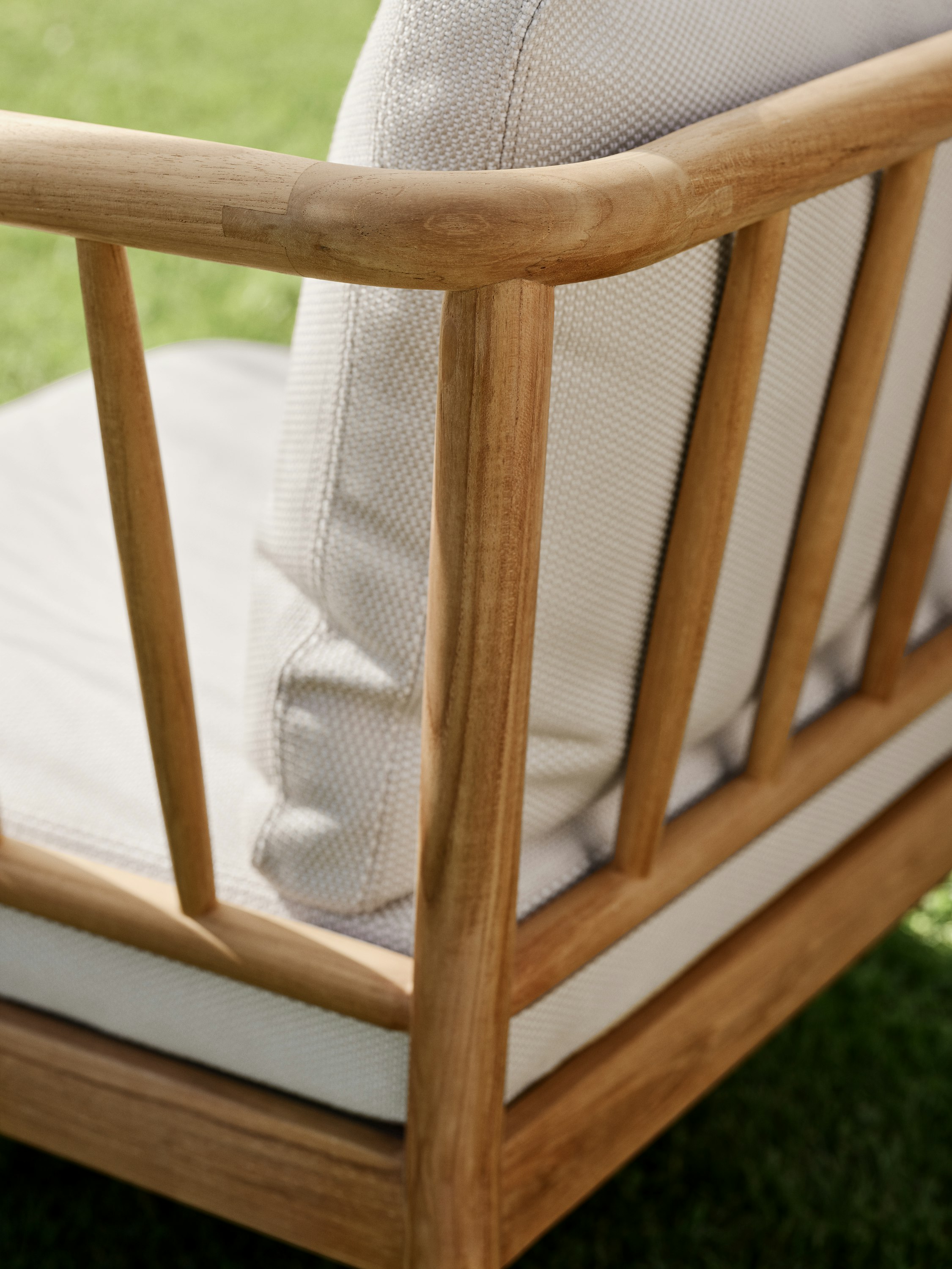 Tradition Outdoor Chaise Sectional with Table