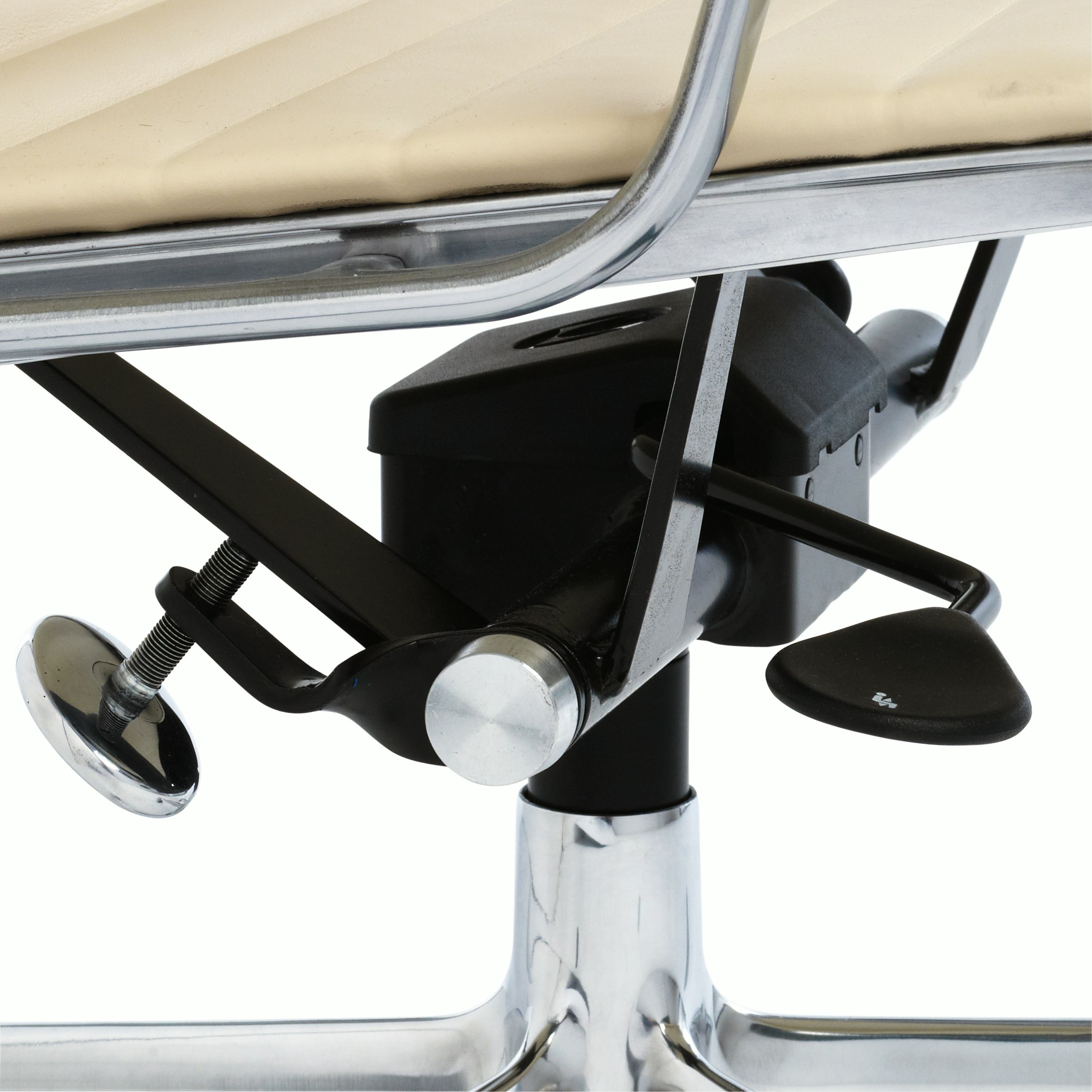 Eames Aluminum Group Management Chair with Pneumatic Lift